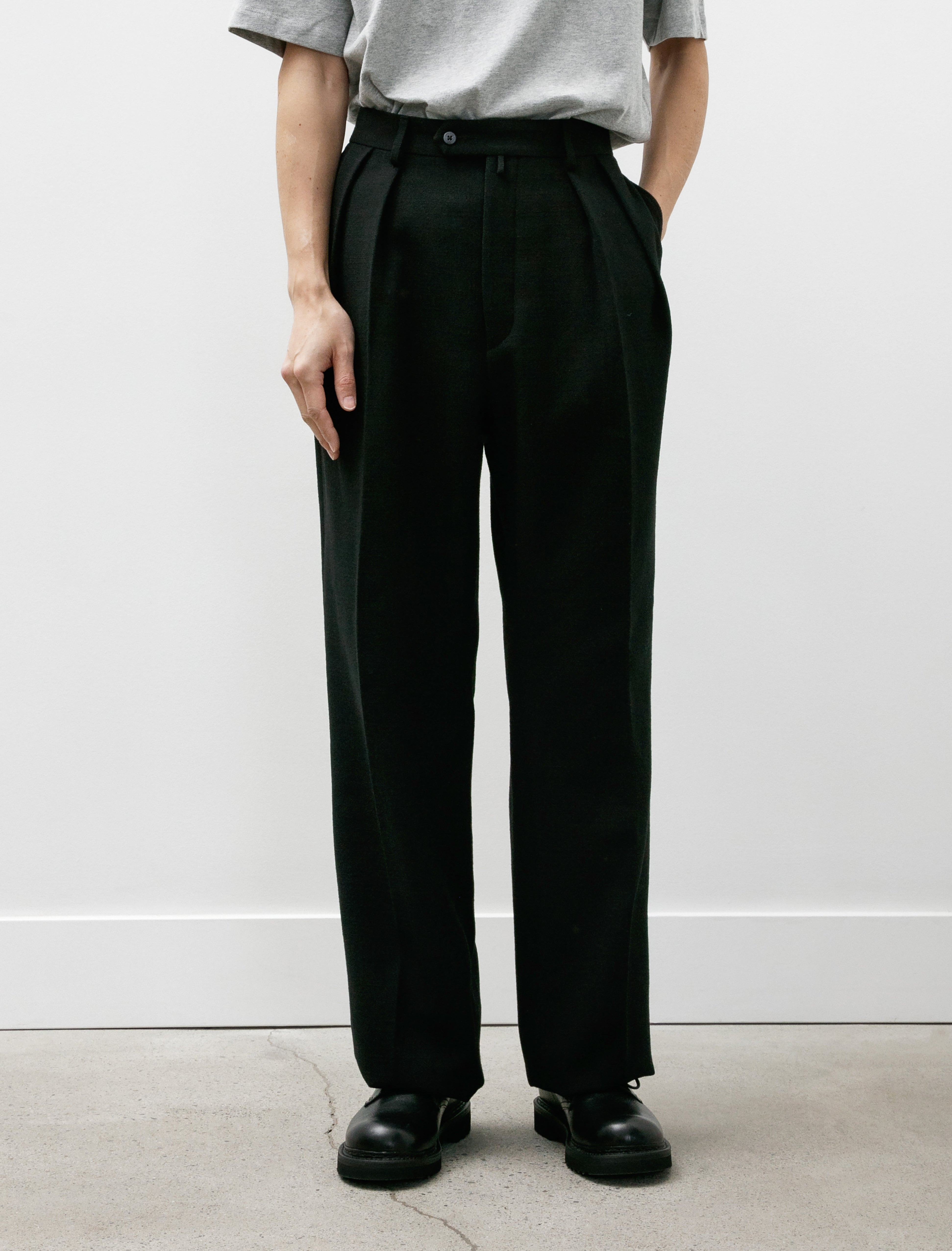 Neat Plastic Linen Wide Trousers Black