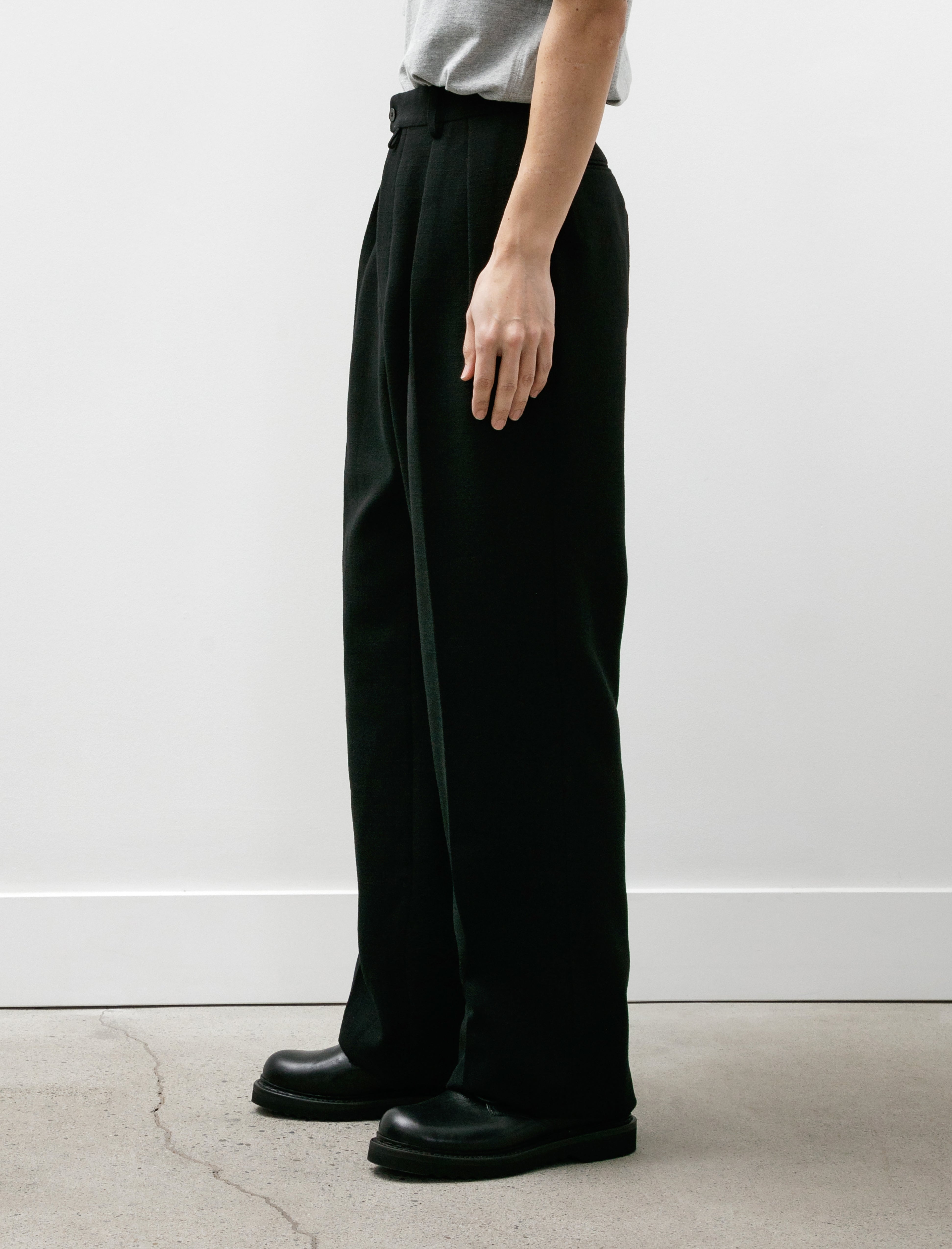 Neat Plastic Linen Wide Trousers Black