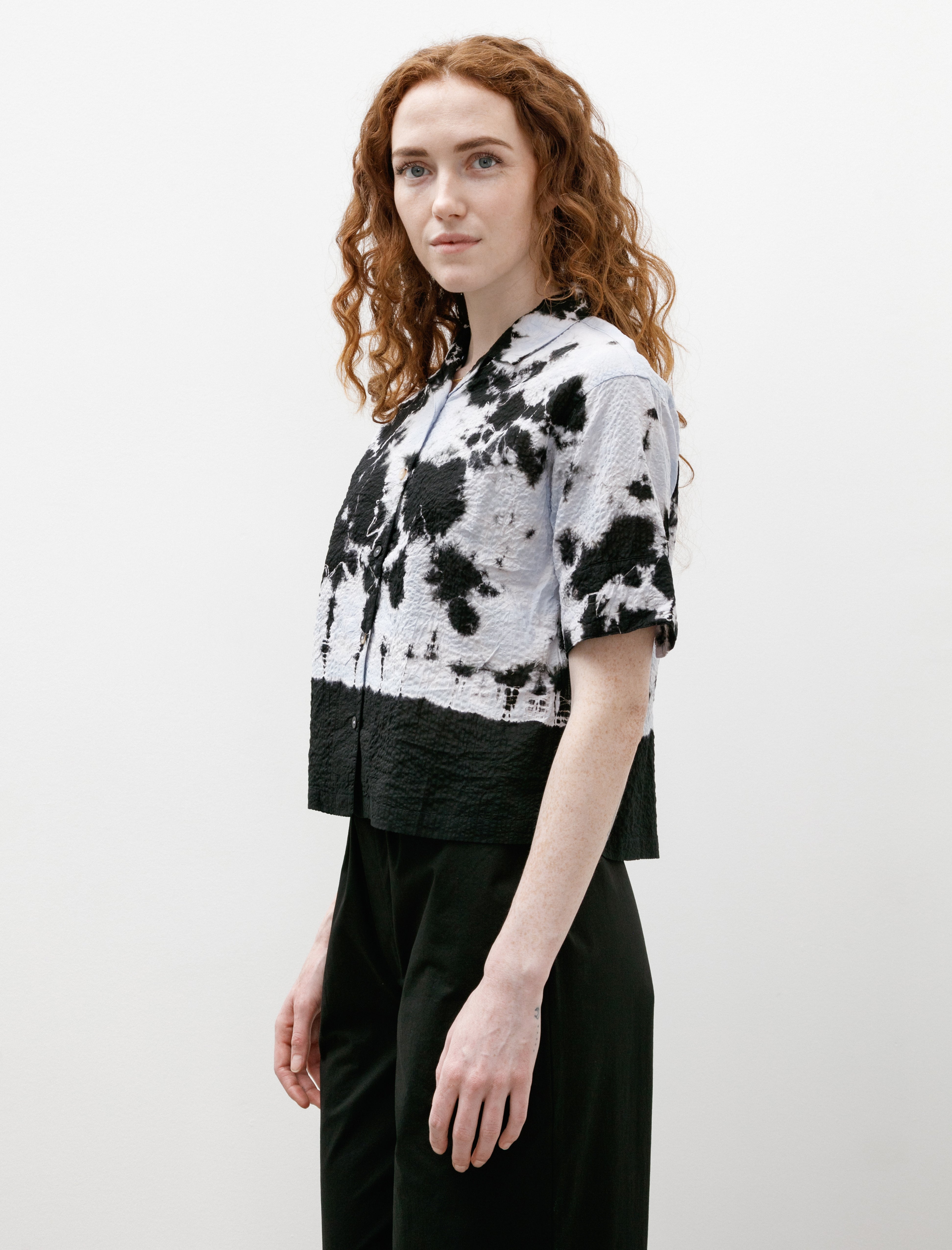 Suzusan Madara Shibori Fragment Transparent Wrinkled Stripe Blouse Black/Mist Blue