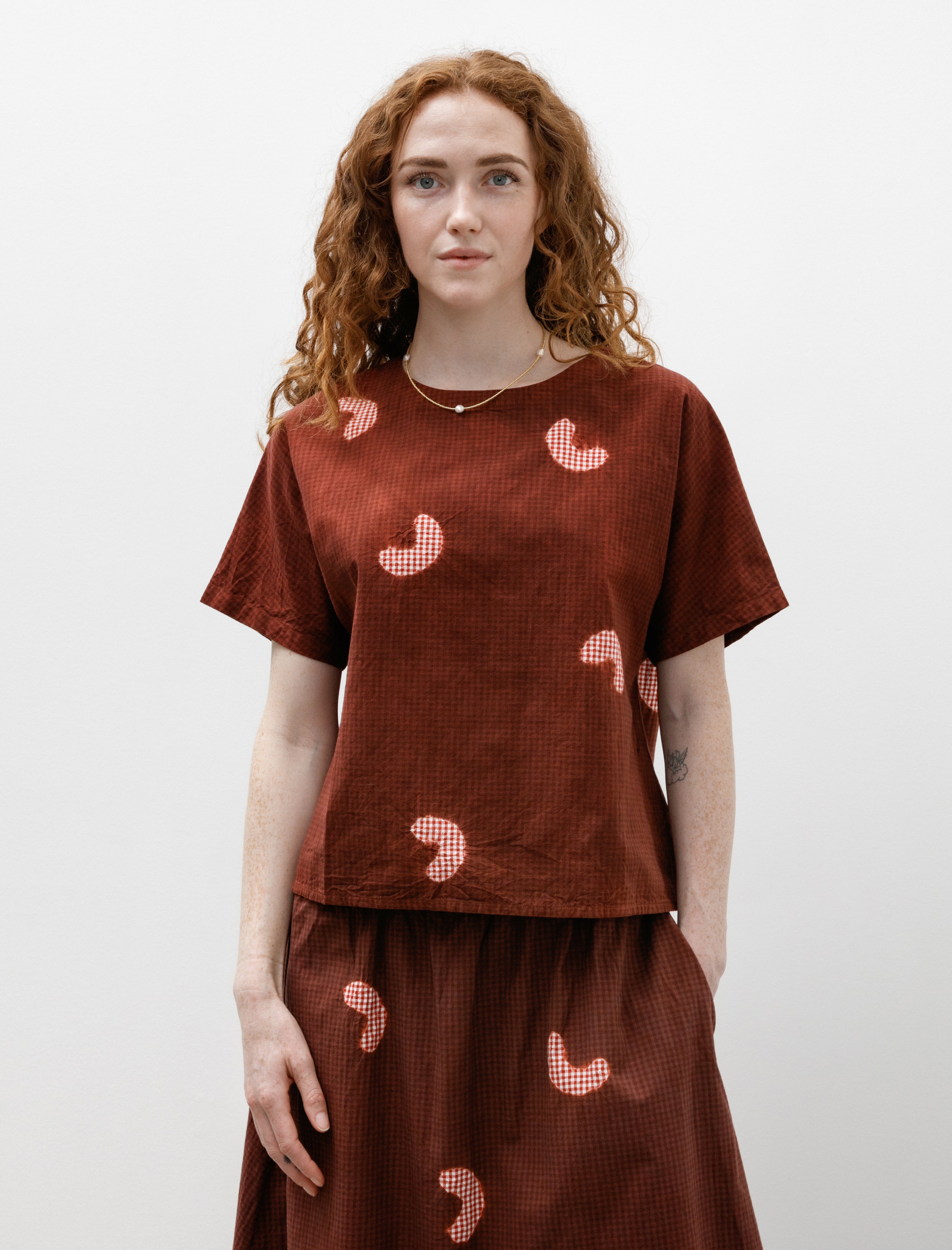 Suzusan Koboushi Shibori Smile Cotton Gingham Woven T-Shirt Bordeaux/Red