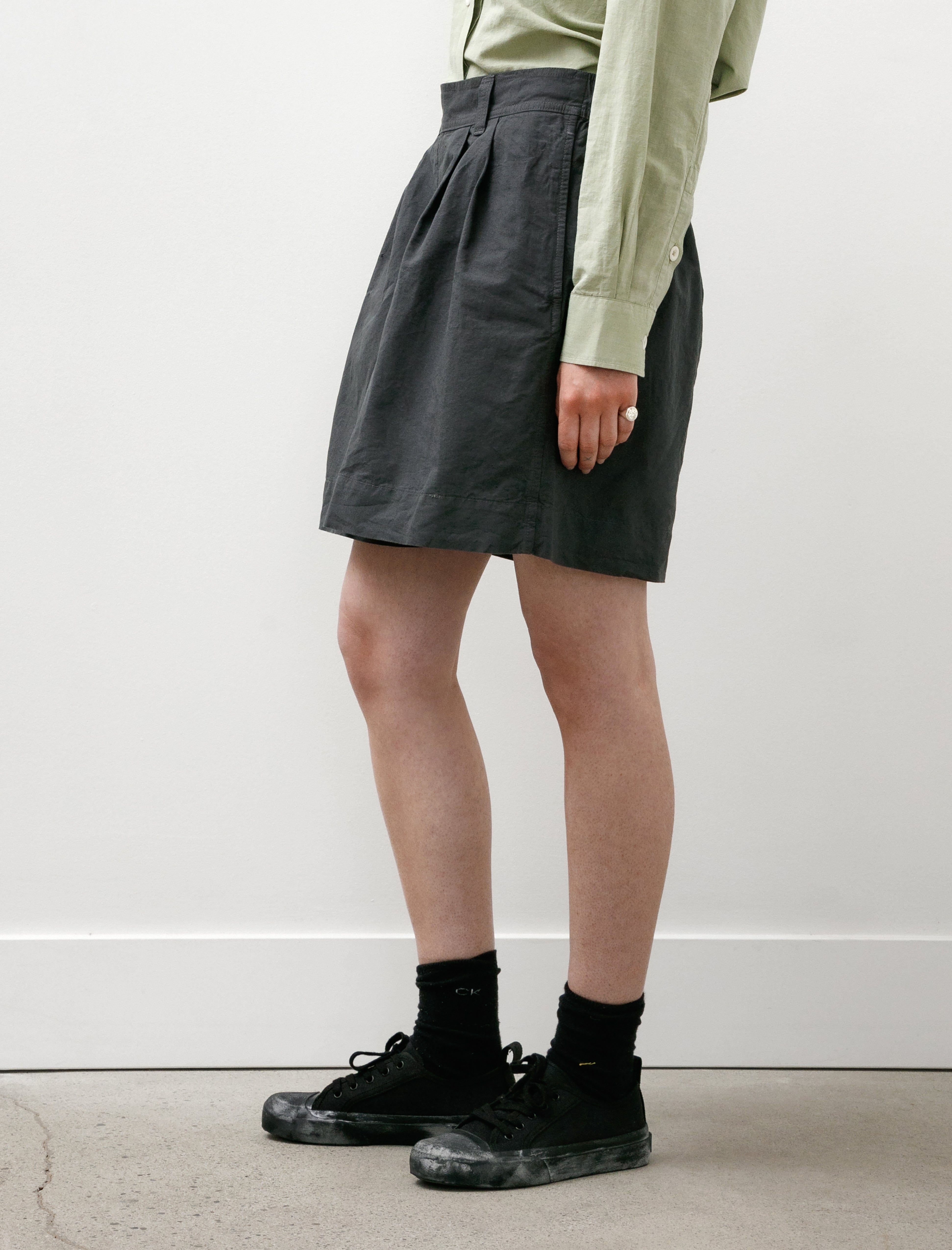 MHL Pleated Shorts Dry Cotton Linen Carbon