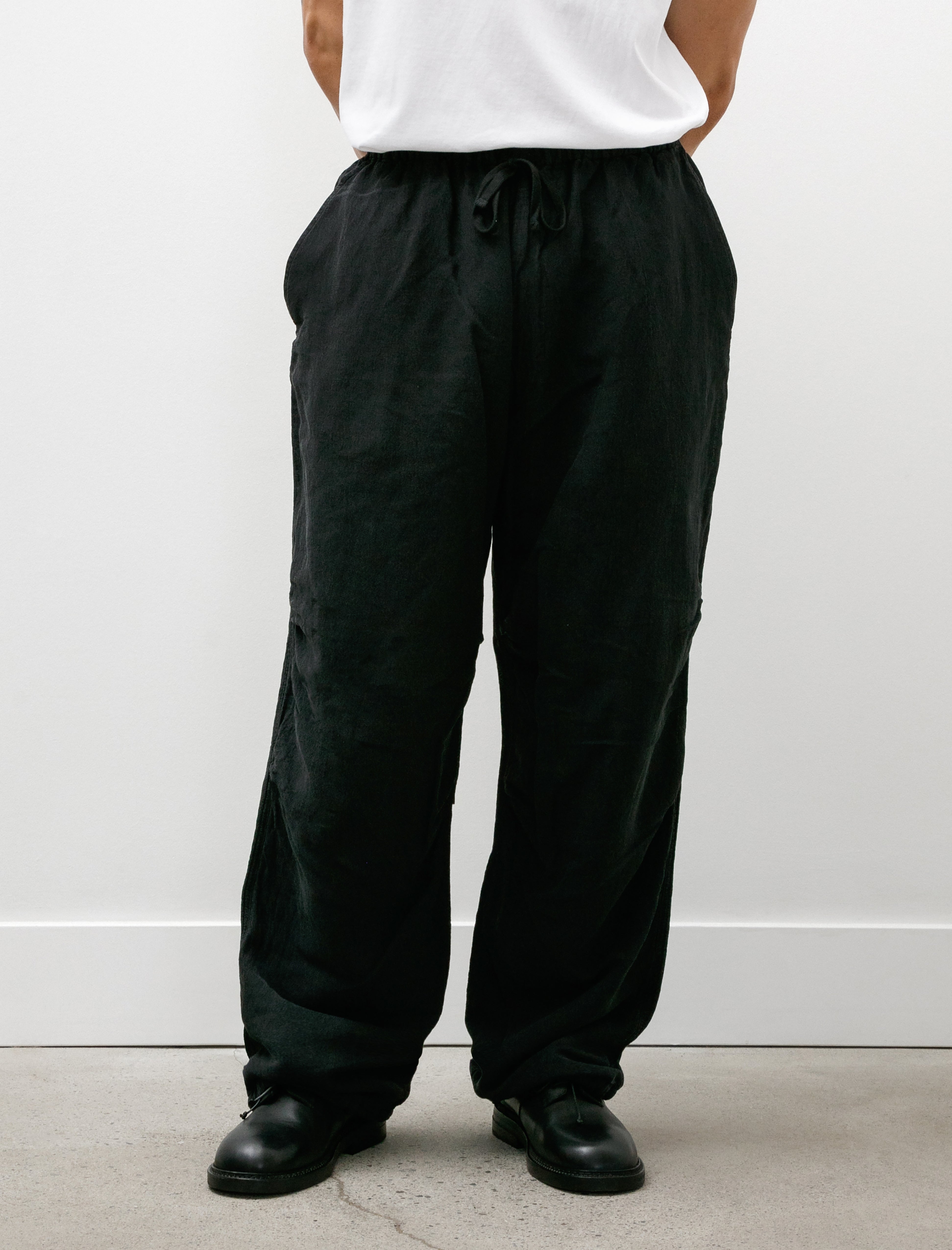 Comoli Fade Black Knee-Tucked Pants