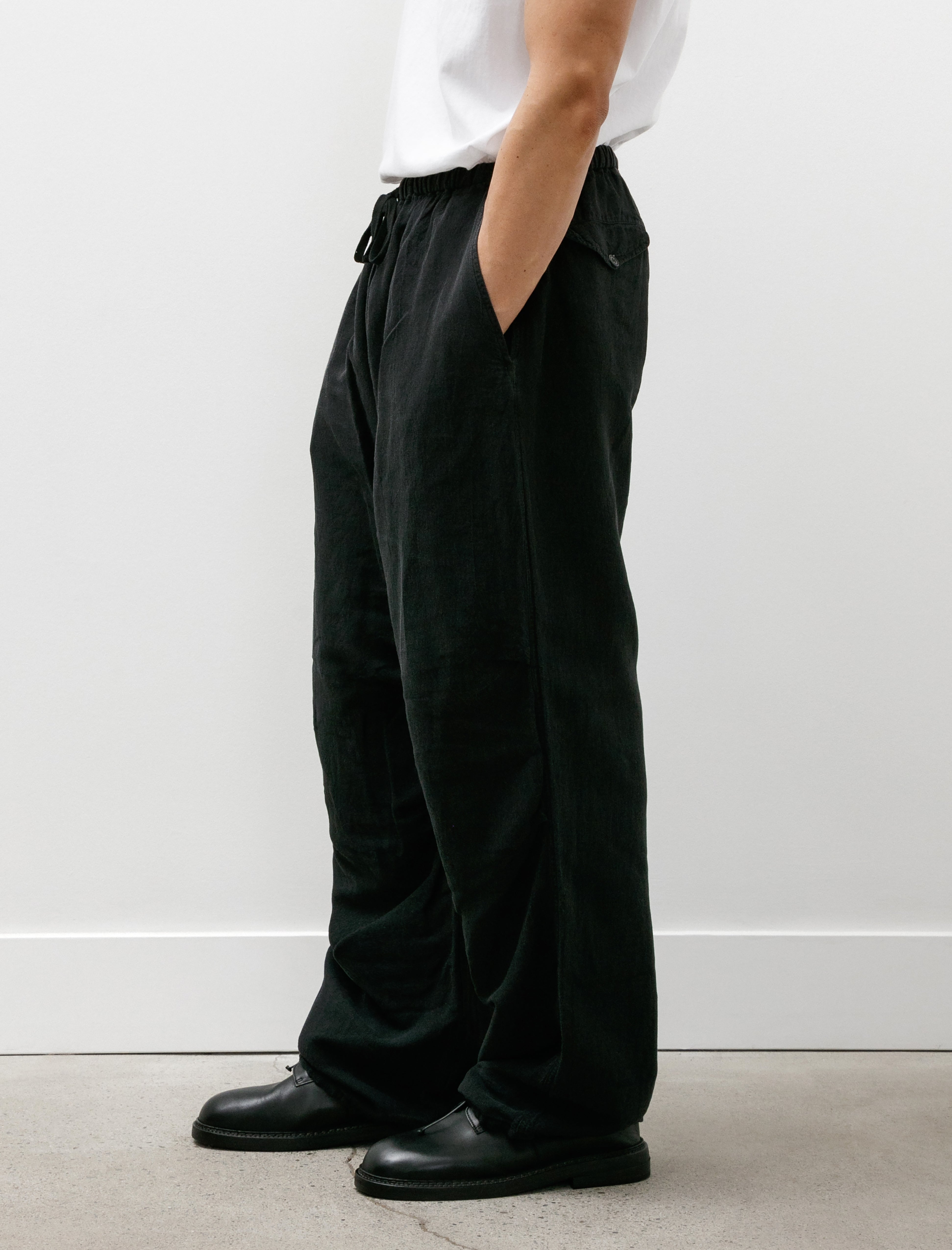 Comoli Fade Black Knee-Tucked Pants