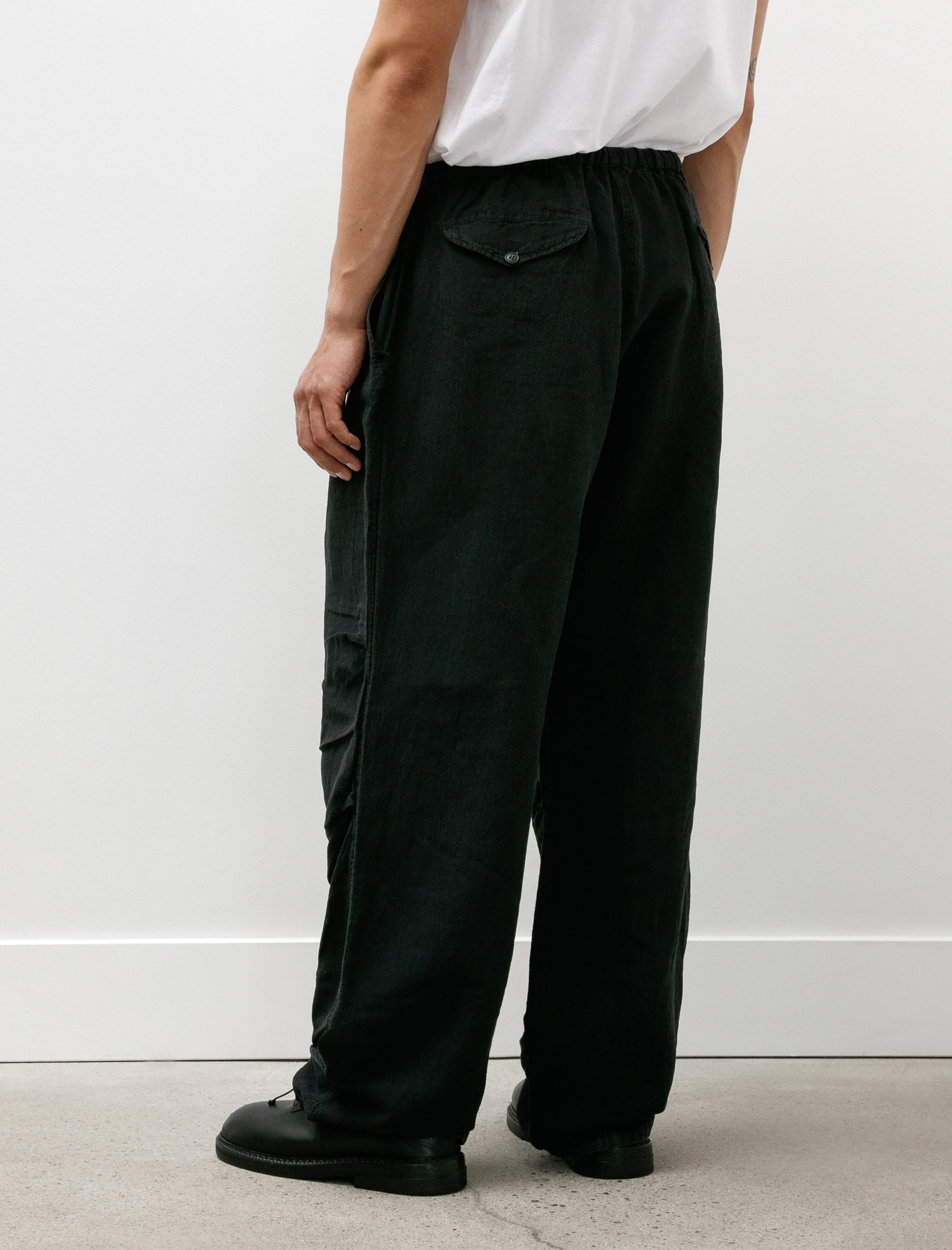 Comoli Fade Black Knee-Tucked Pants