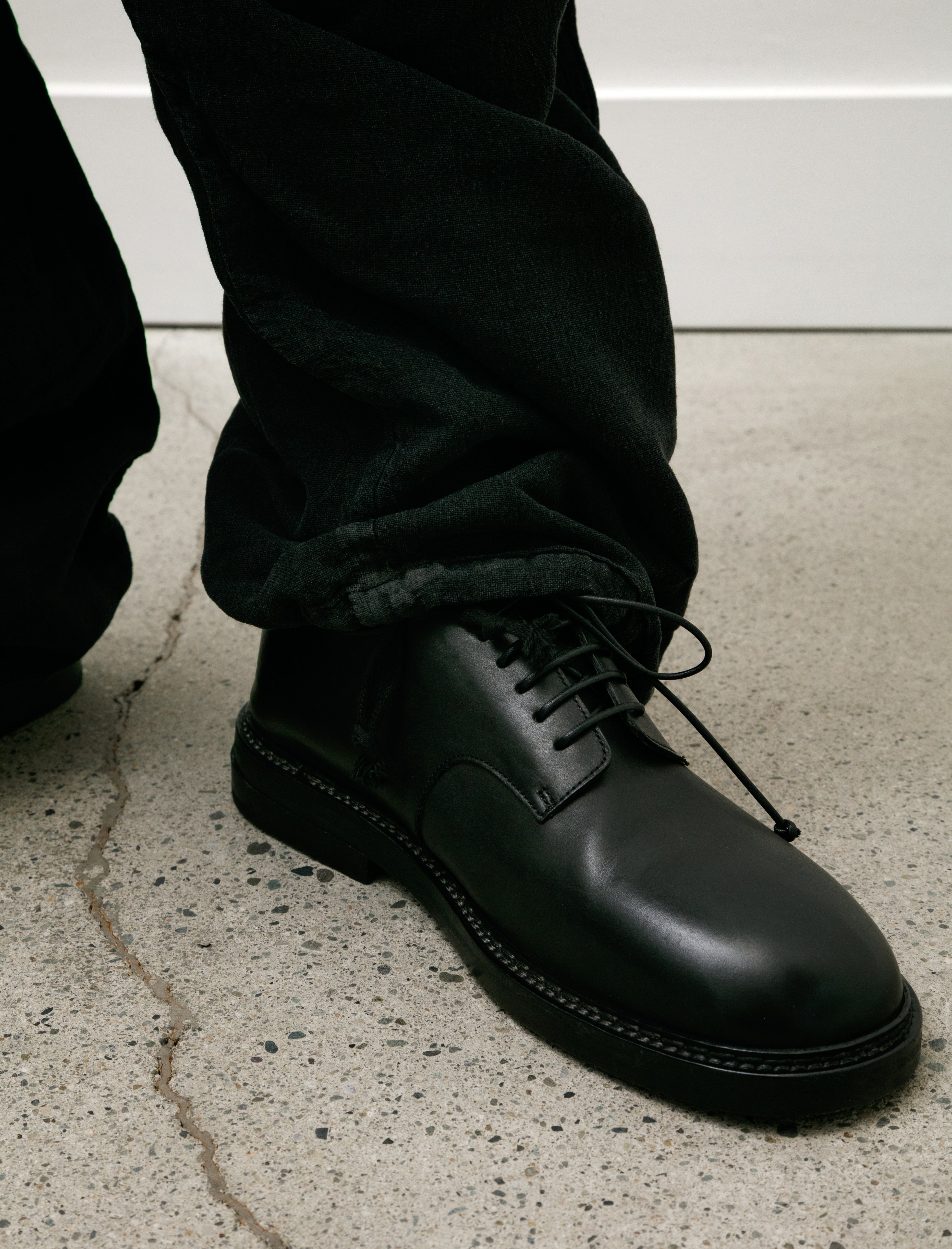 Comoli Fade Black Knee-Tucked Pants