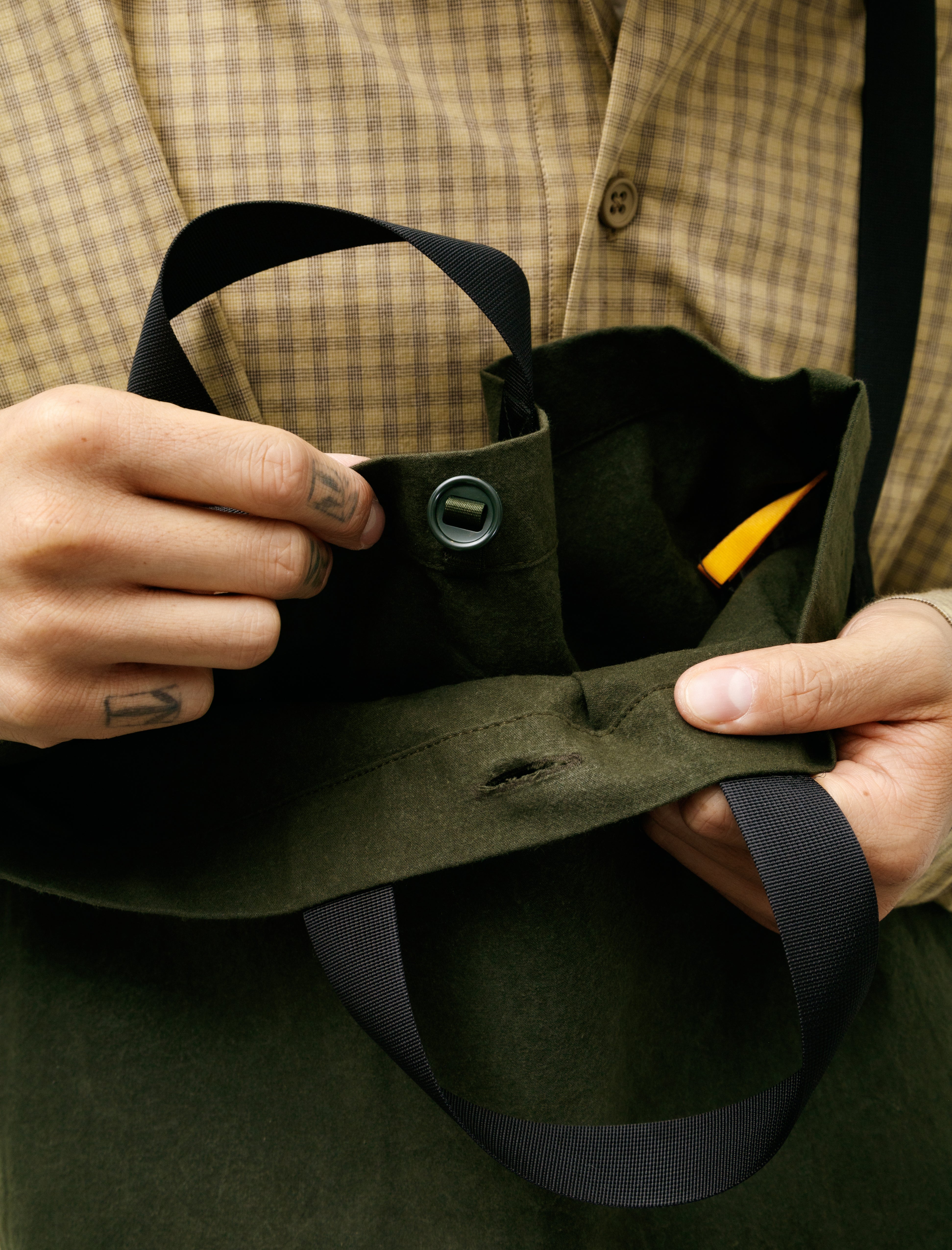 MAN-TLE R20 Bag-1 Multi Handle Tote Woodland Wax