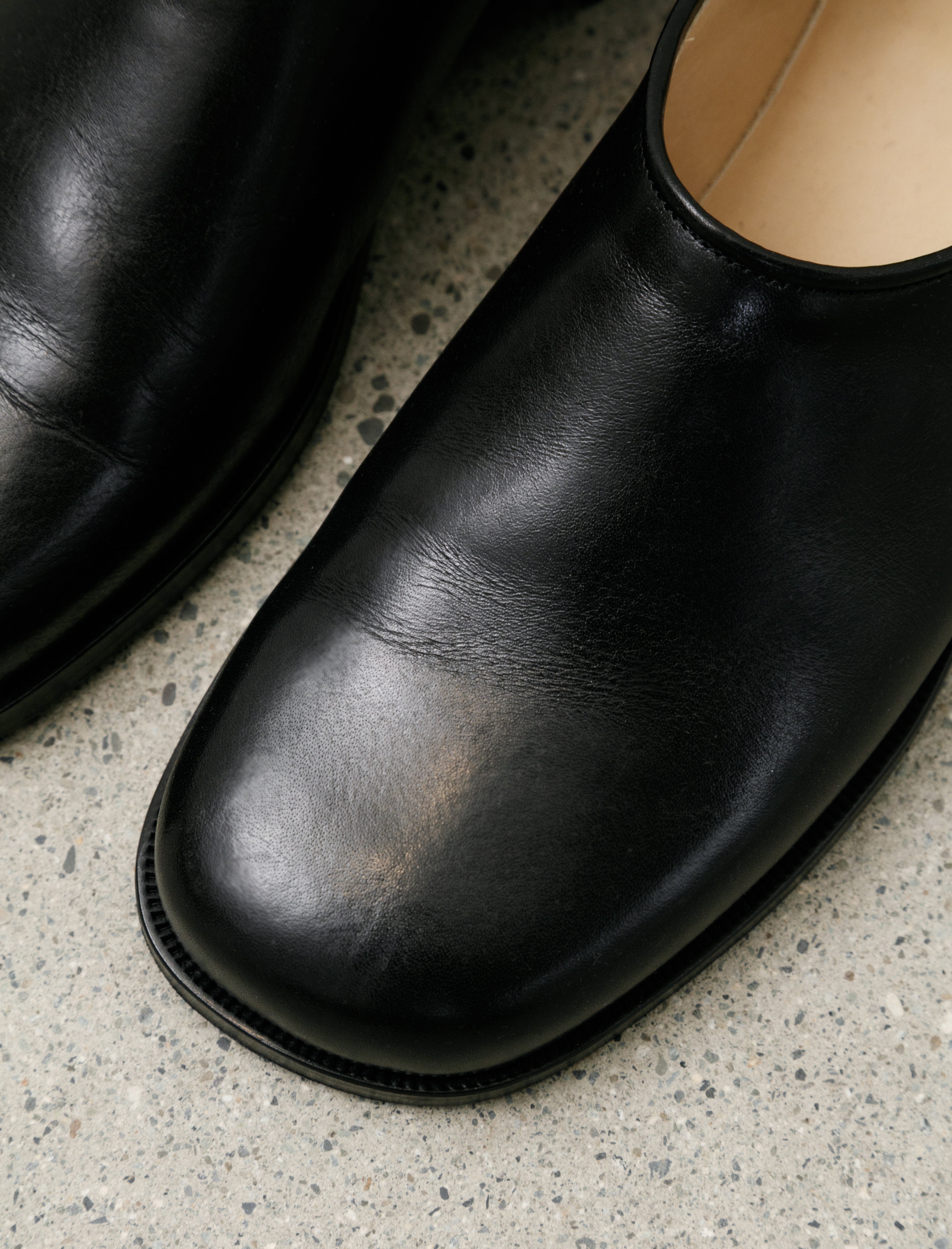 Lemaire Anatomic Slip on Black