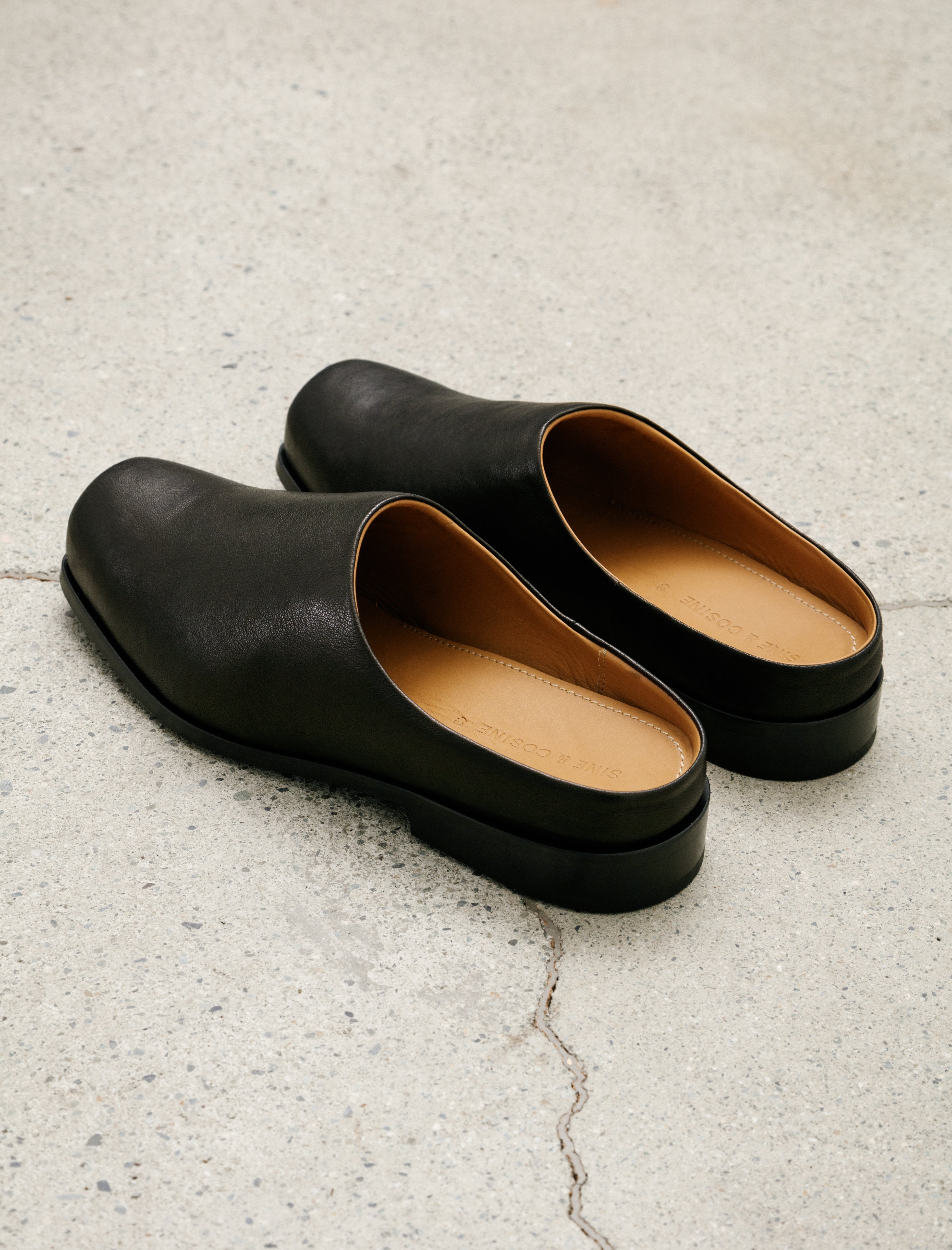 Sine & Cosine Hannes Mule Lamb Black