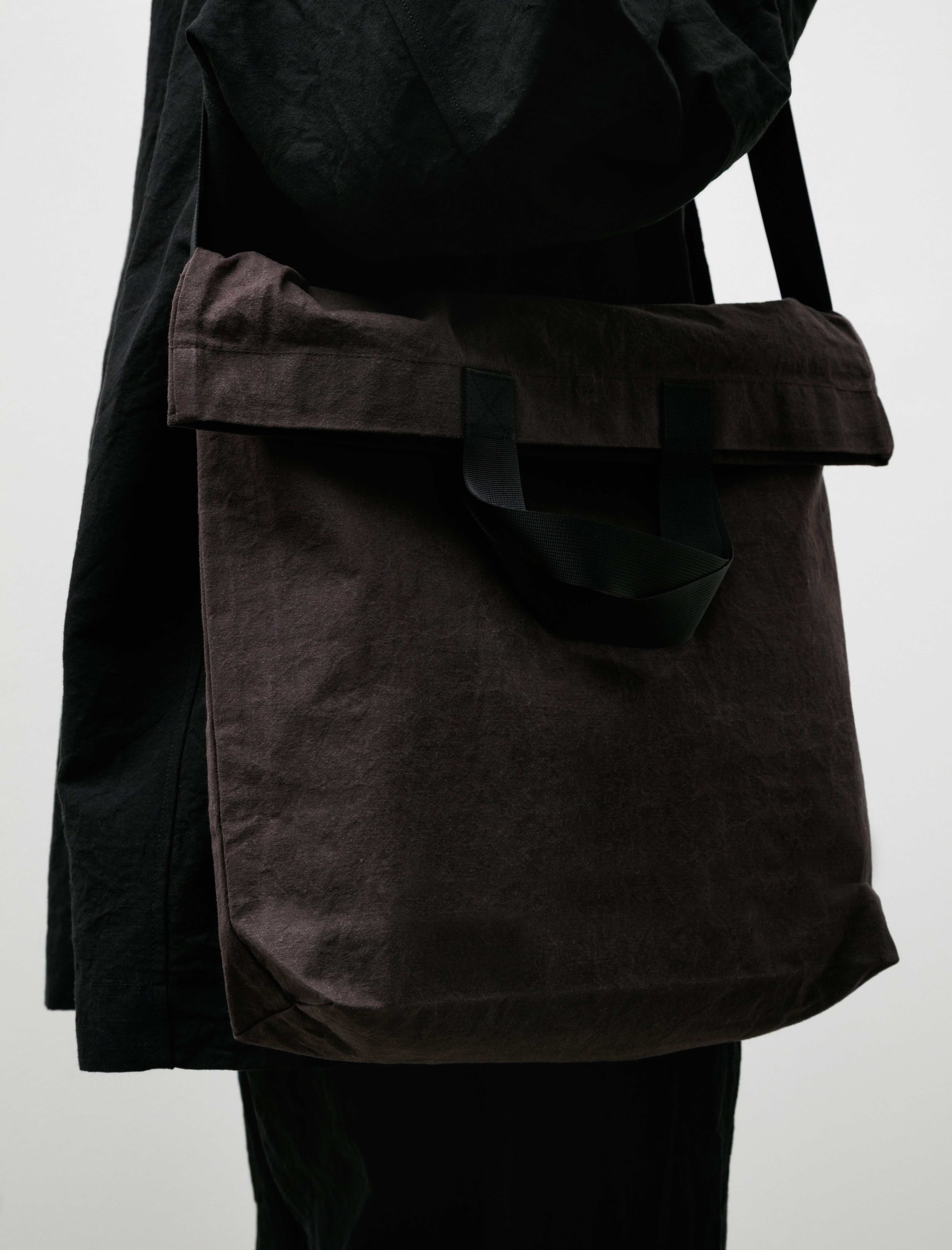 MAN-TLE R20 Bag-1 Multi Handle Tote Earth Wax