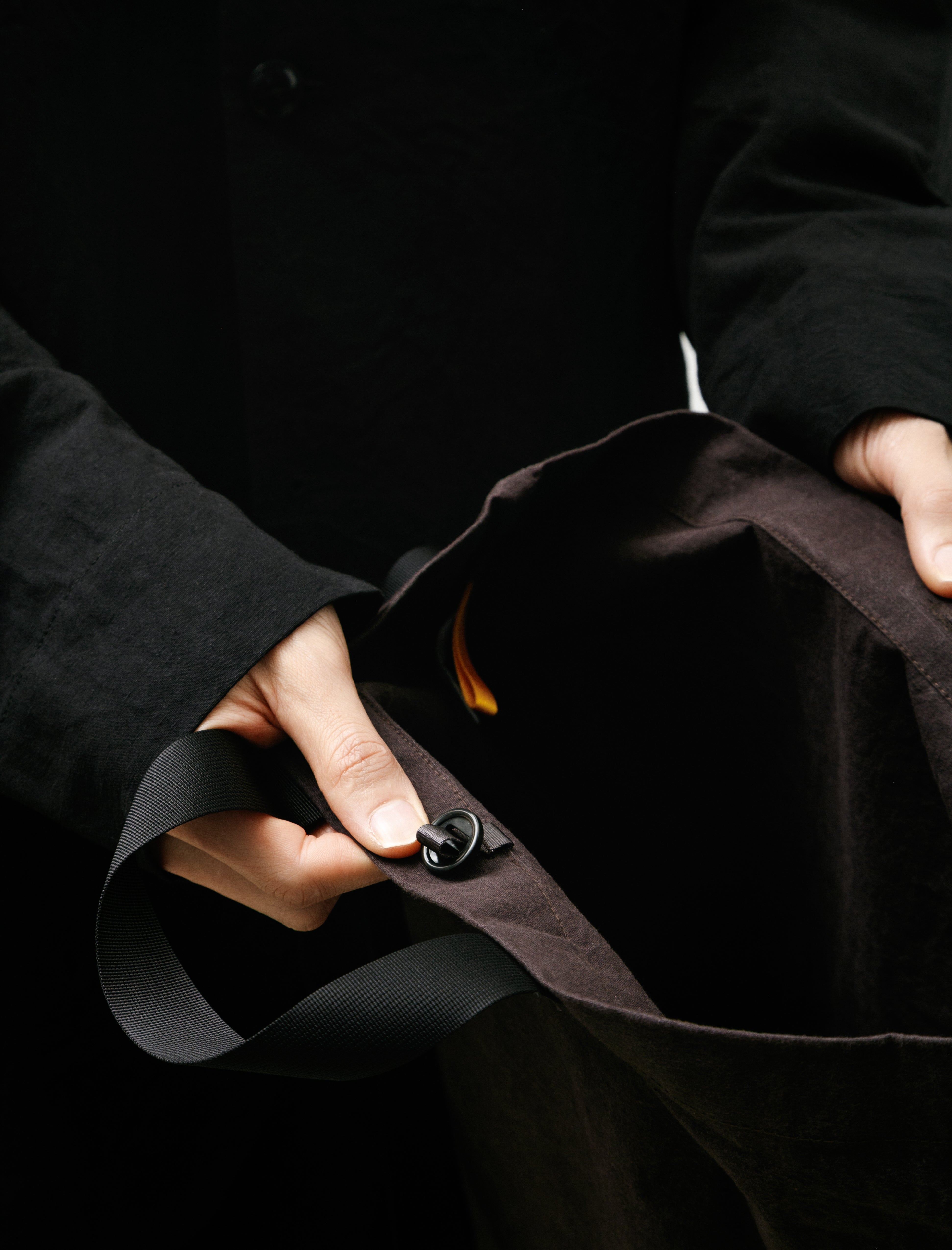 MAN-TLE R20 Bag-1 Multi Handle Tote Earth Wax