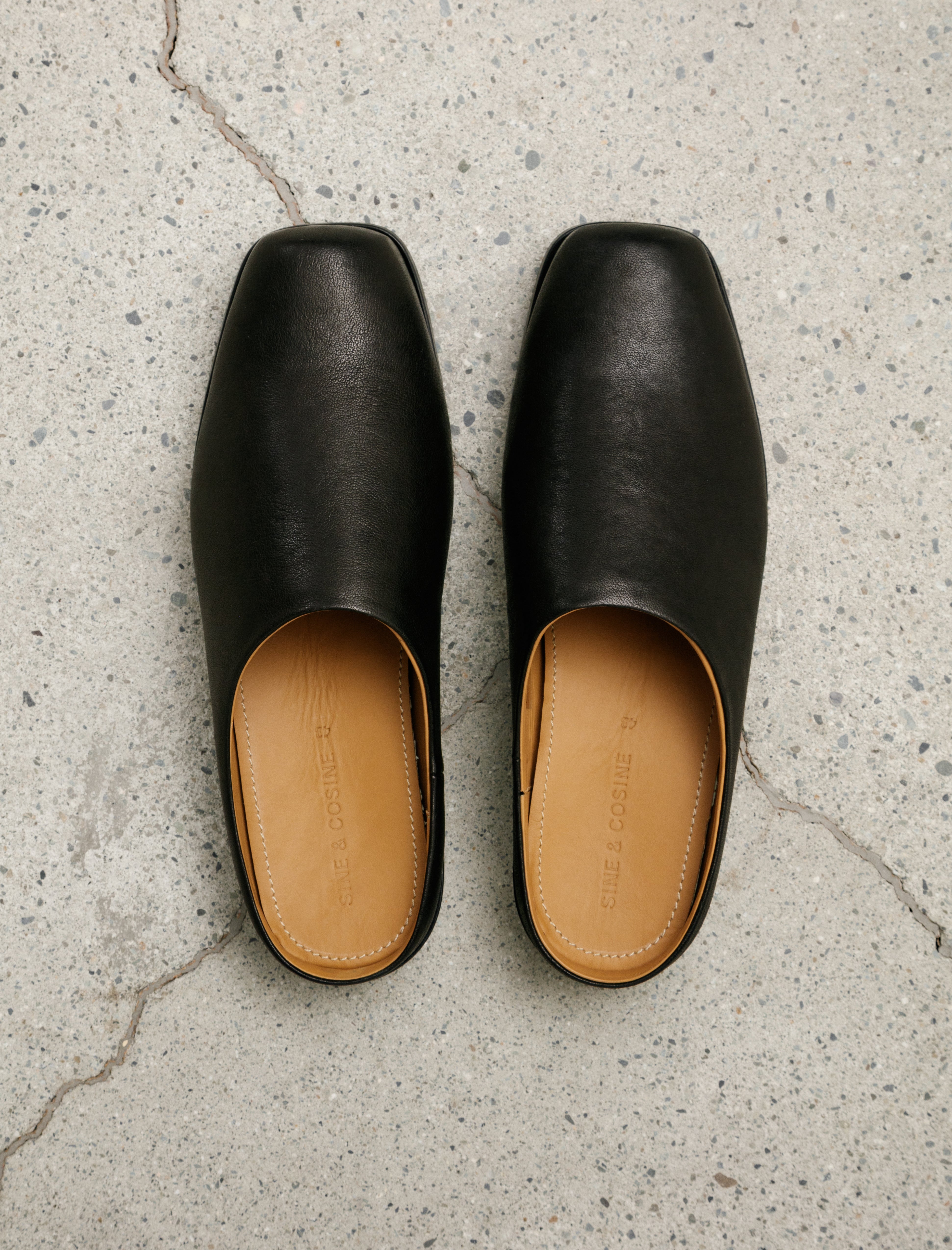 Sine & Cosine Hannes Mule Lamb Black