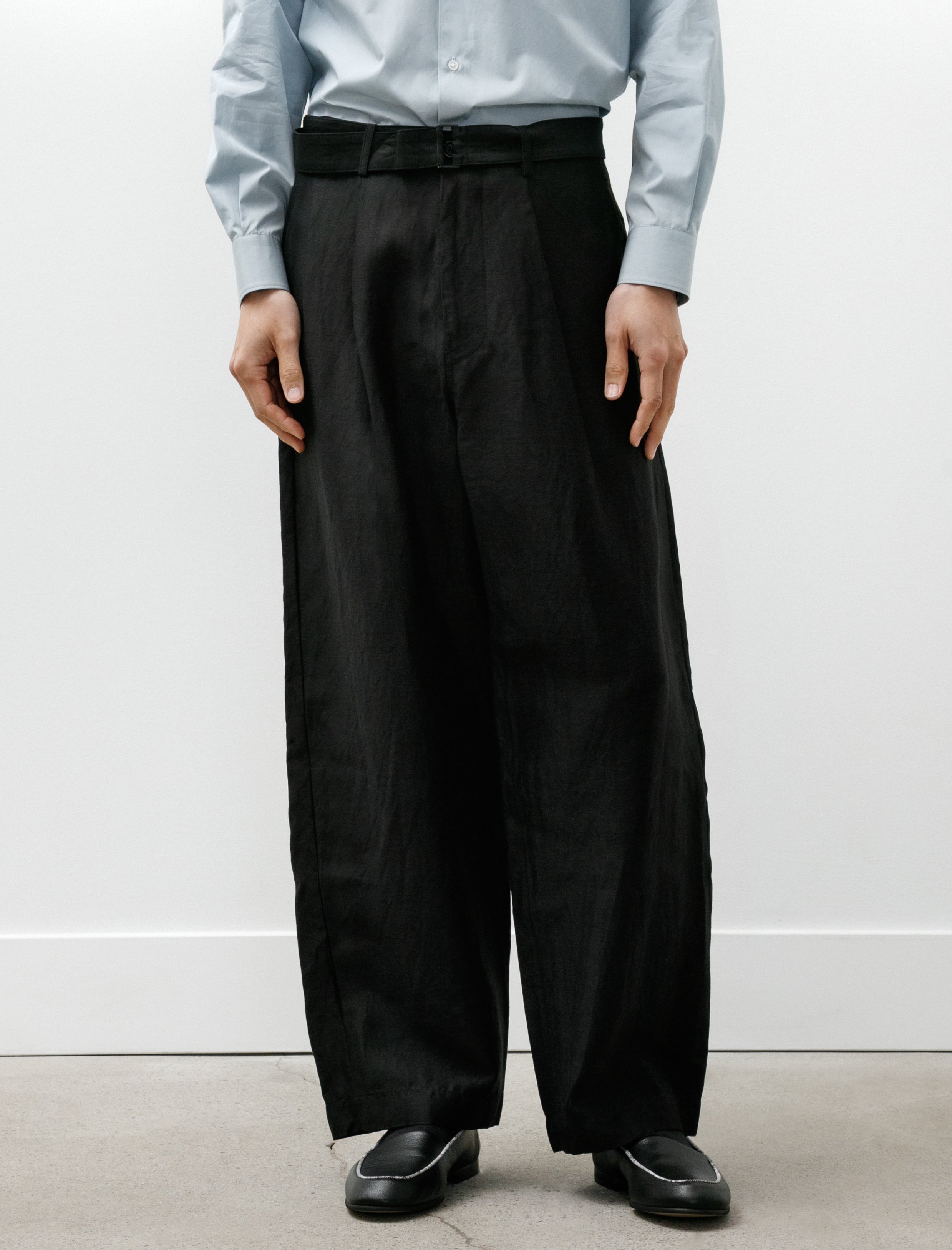 Graphpaper Linen Cupro Back Satin Belted Pants Black