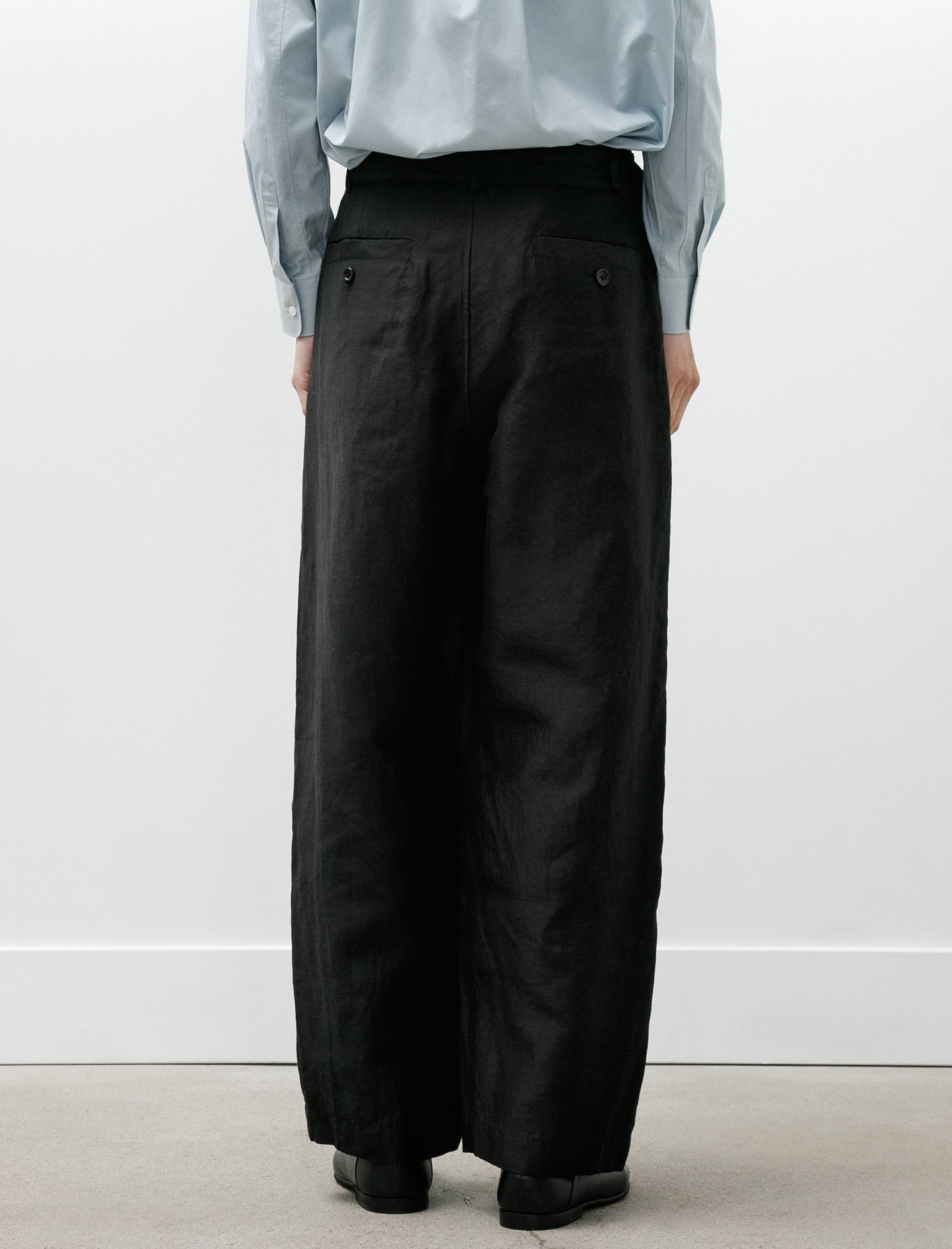 Graphpaper Linen Cupro Back Satin Belted Pants Black
