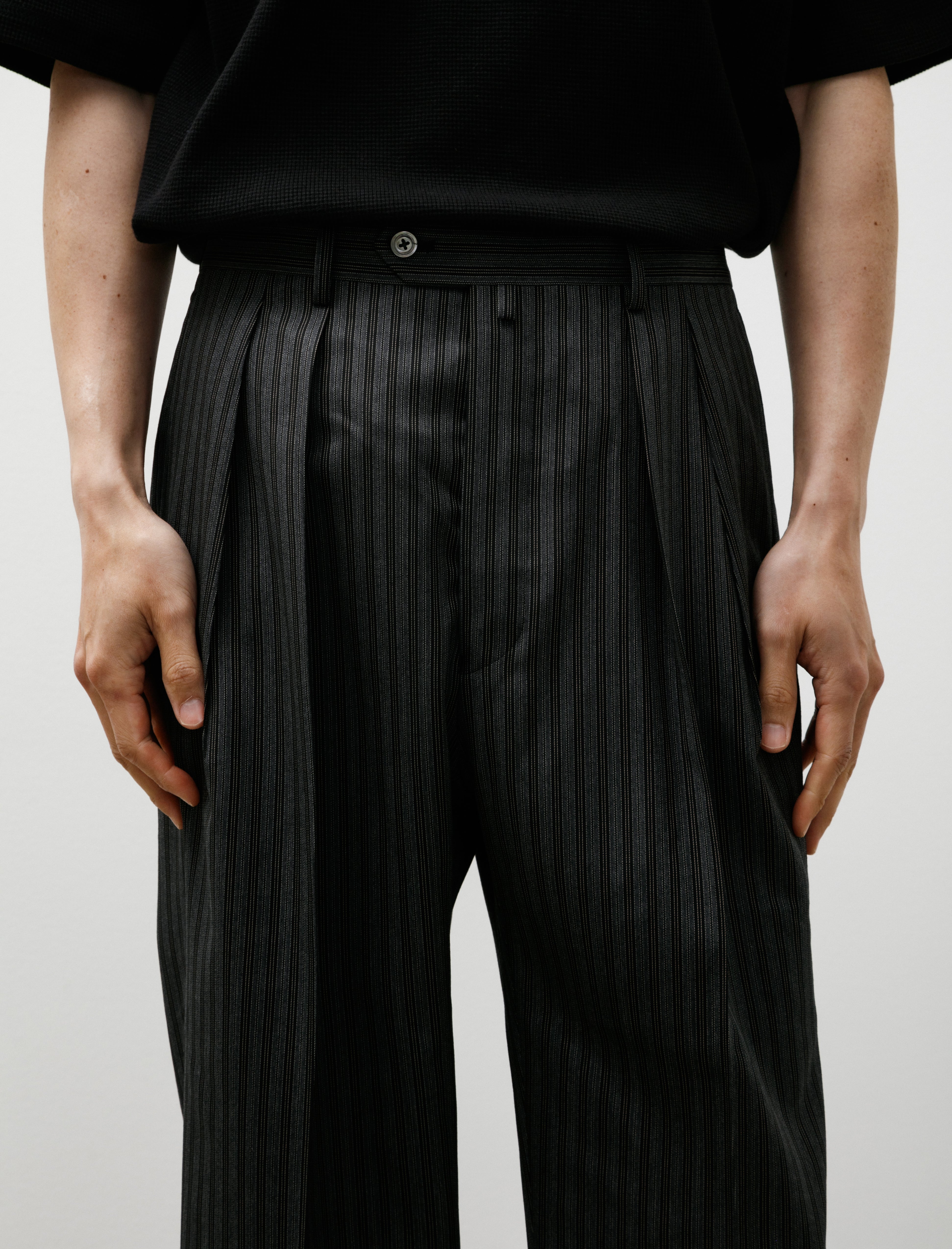 Neat Directors Wide Gray