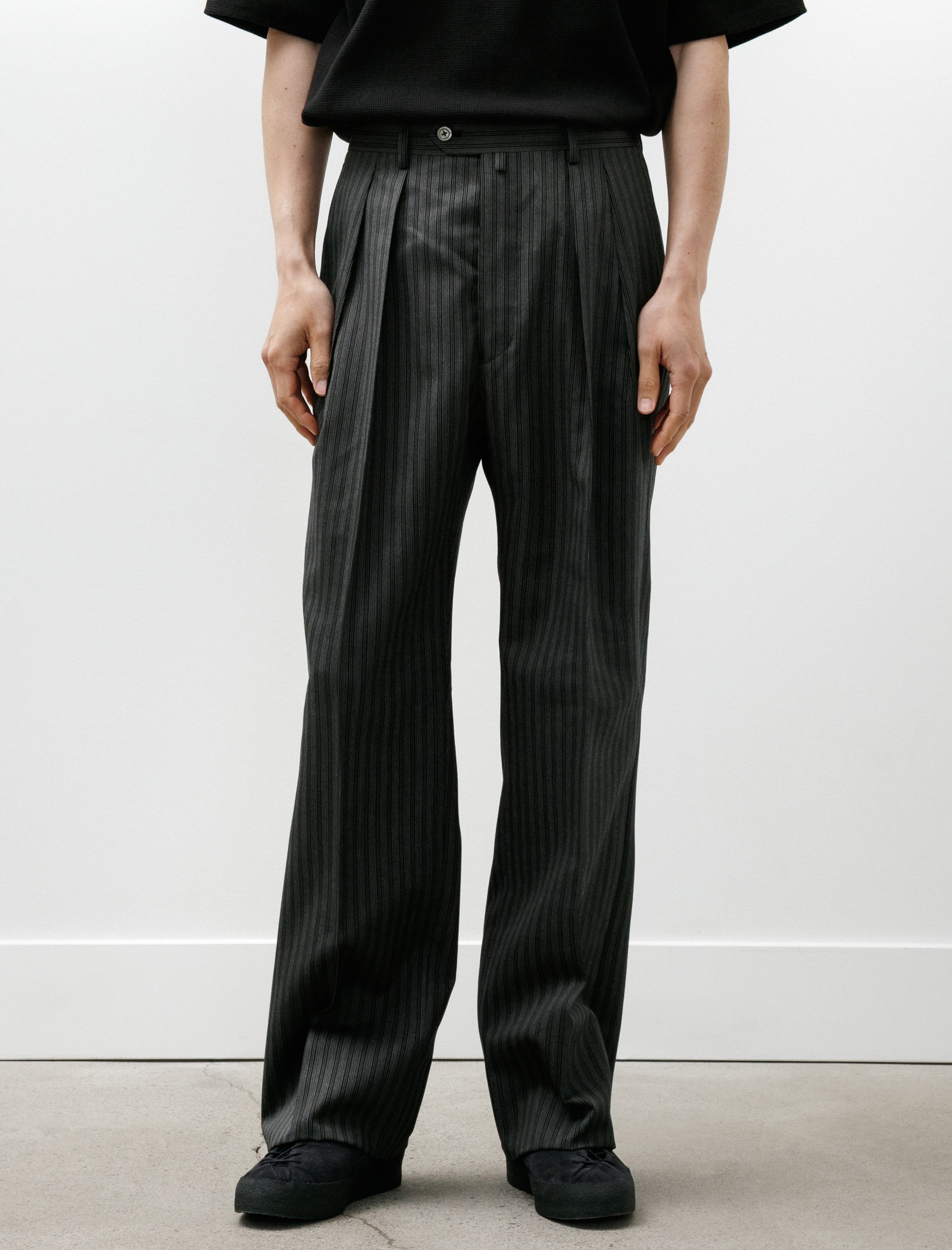 Neat Directors Wide Gray