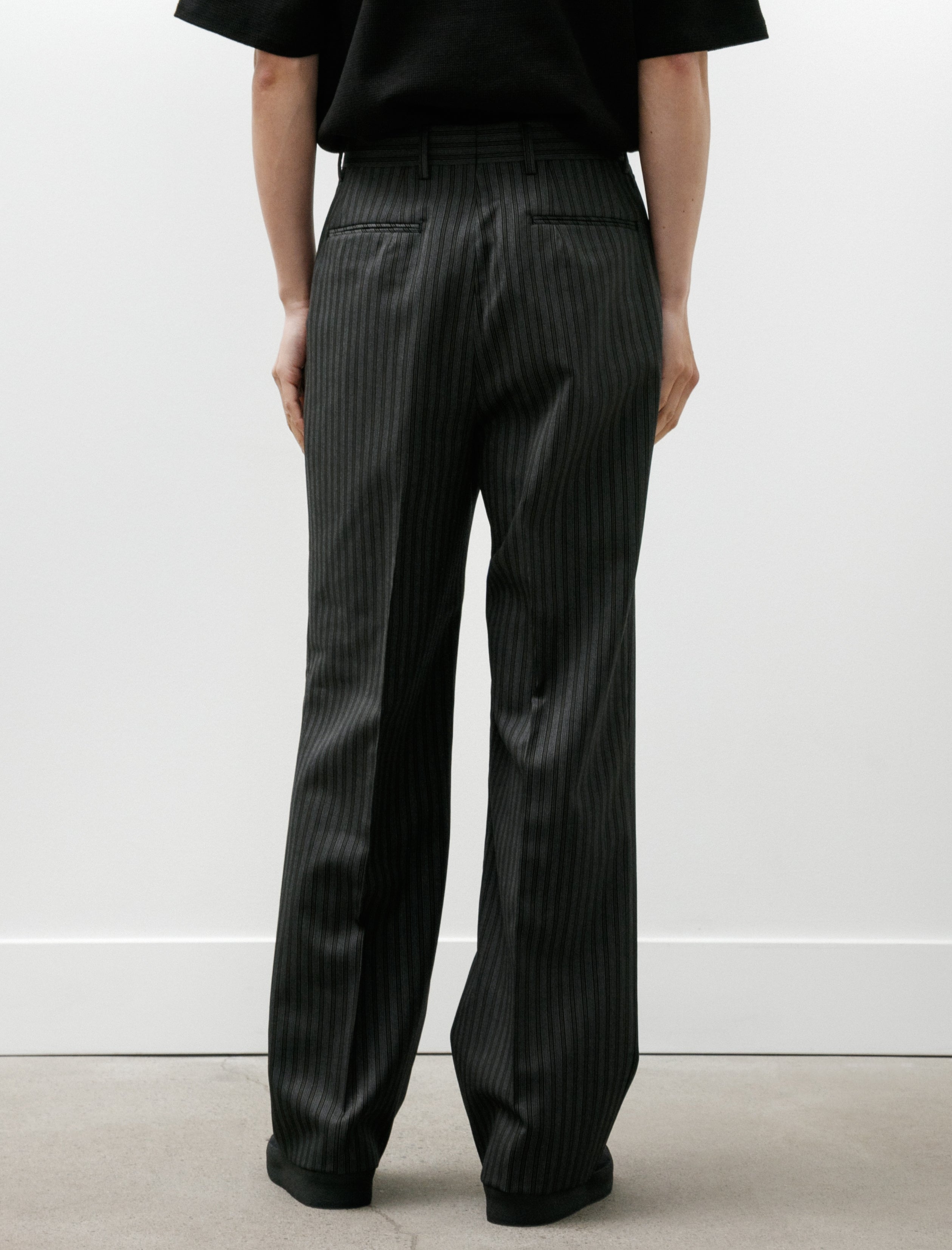 Neat Directors Wide Gray