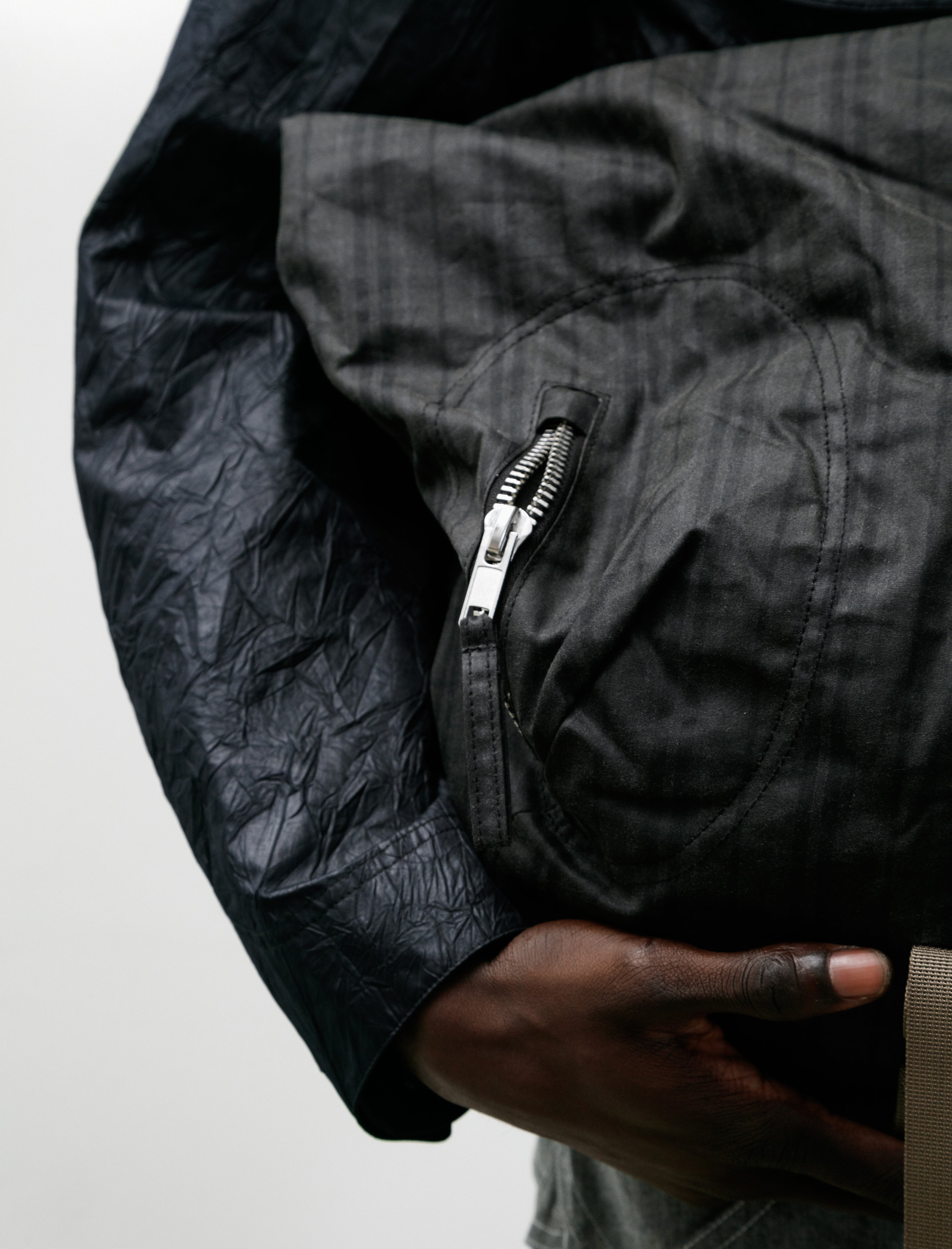 Colin Meredith Bubble Roll Wax Messenger Bag Grey Plaid
