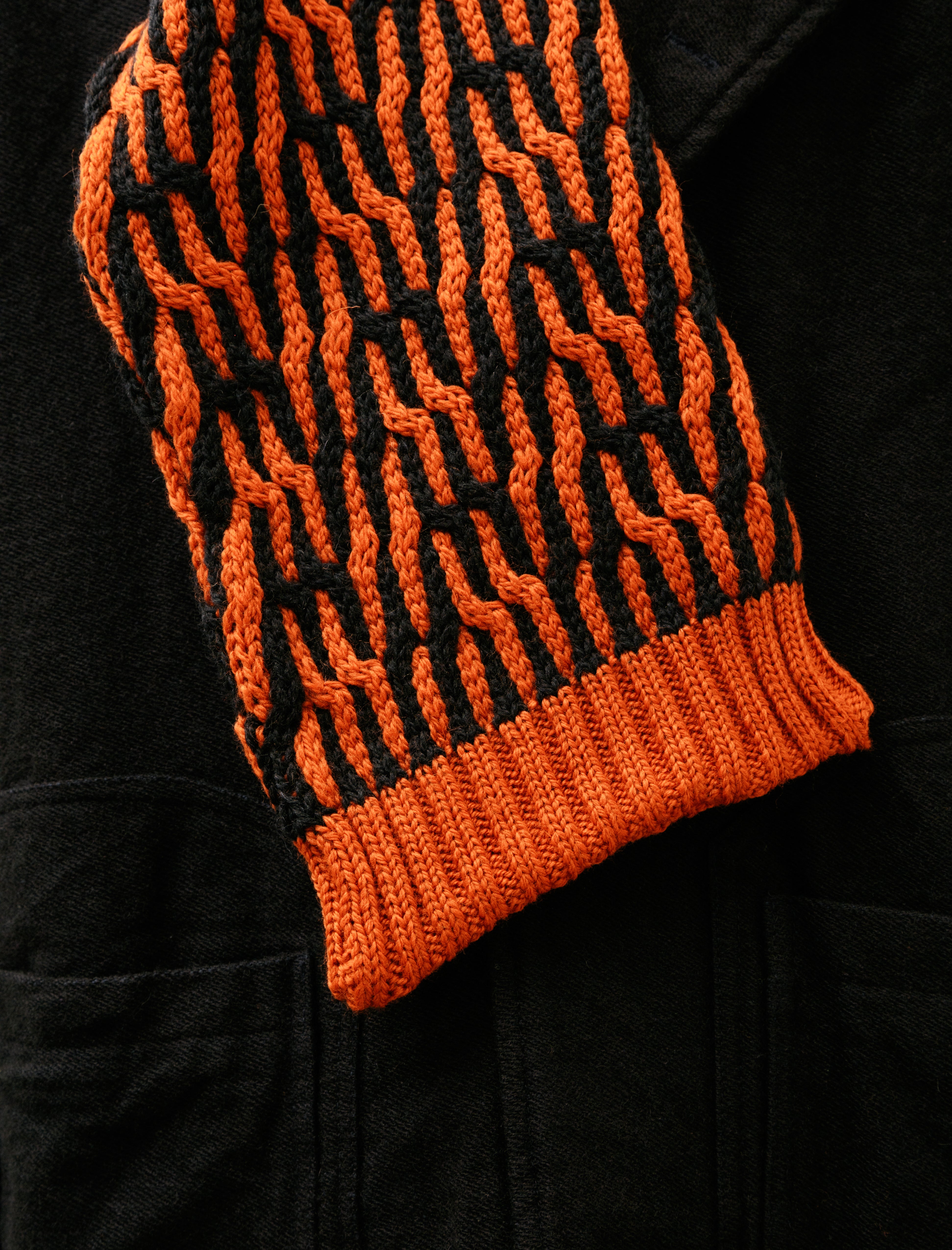 Tender 860 Permuted Cable Sleeve Scarf Two Fold Merino Wool Pimento/Black