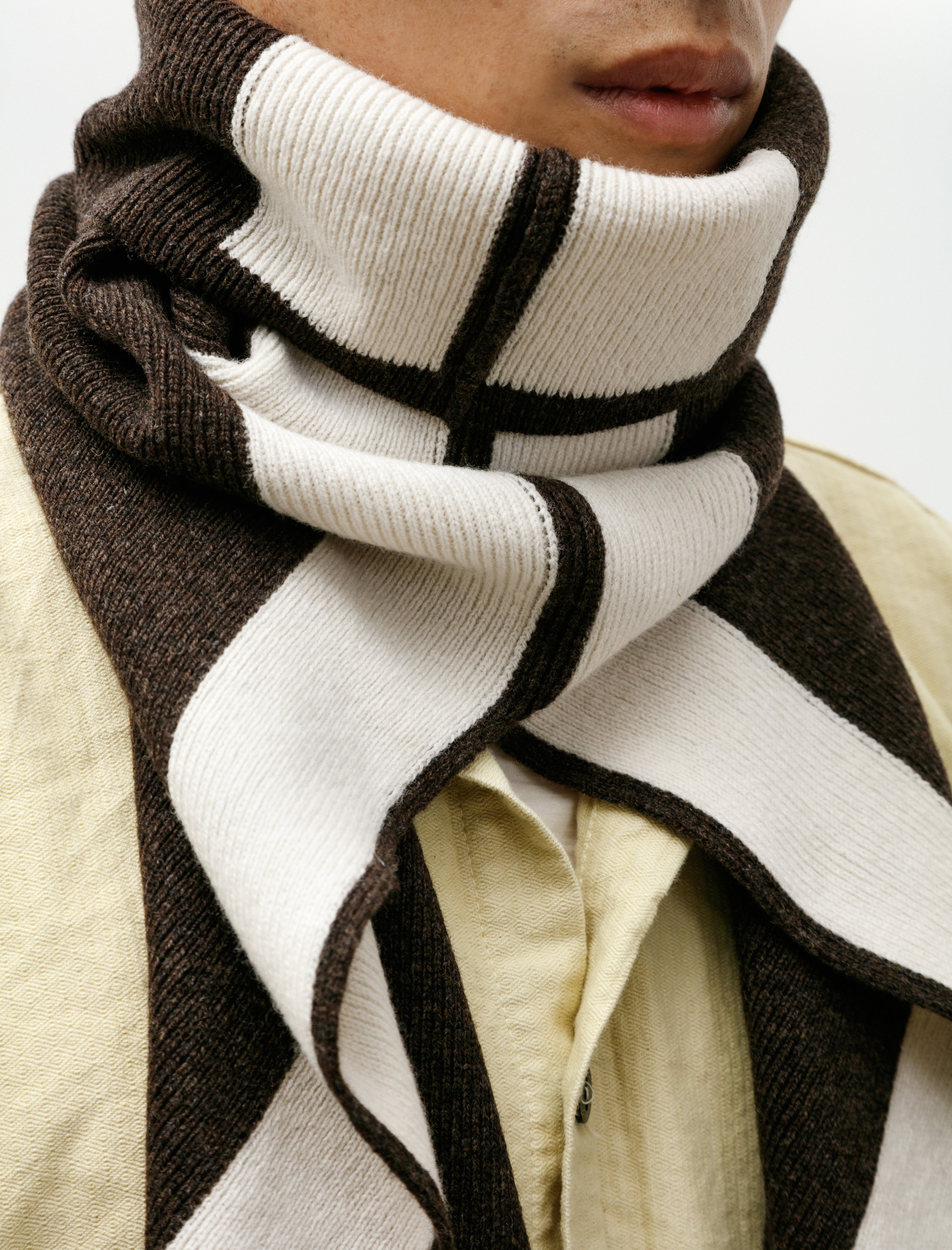 Derrick Funnel Scarf Lambswool Ecru Lichen