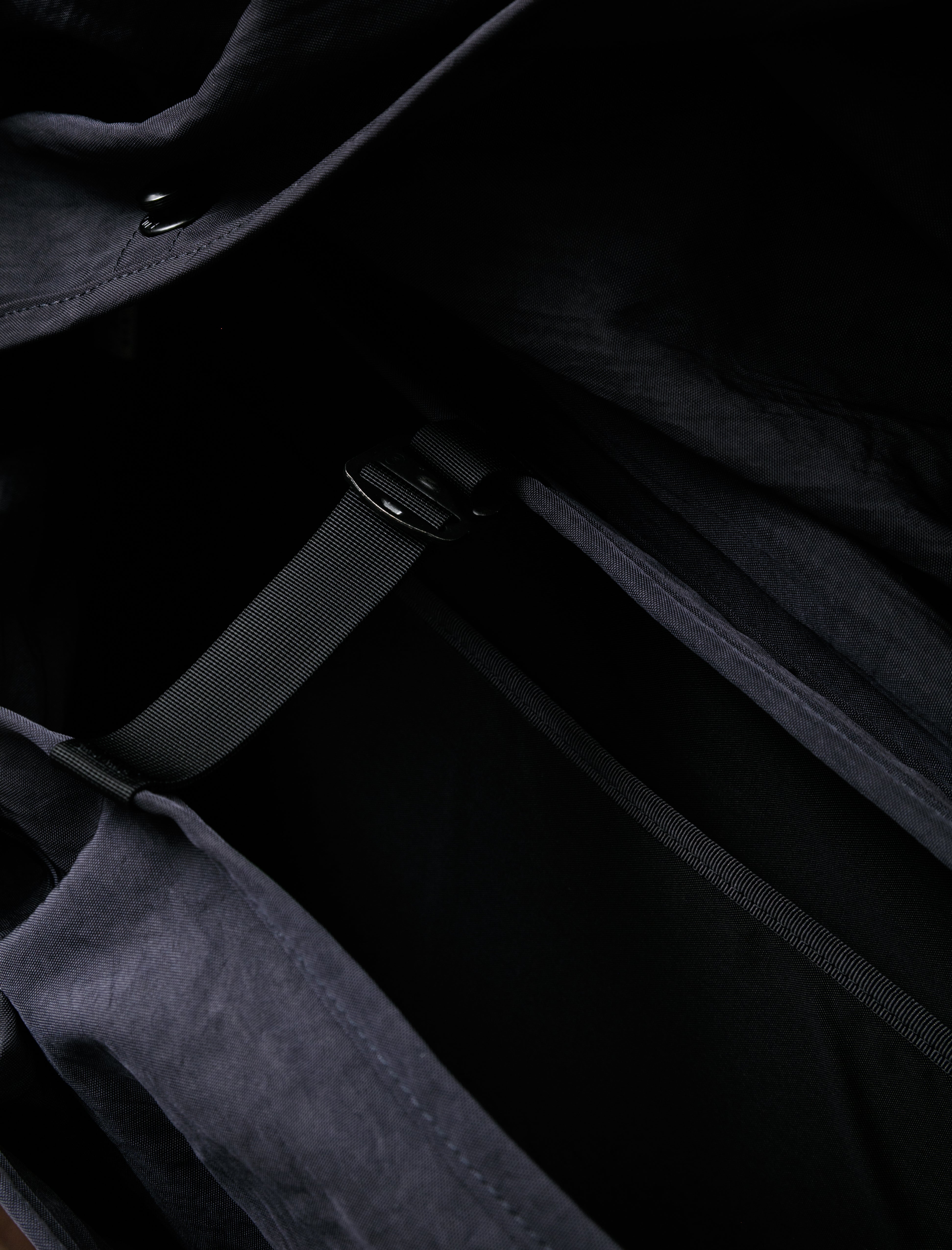 MAN-TLE R21 Gear-2 Snap Messenger Monitor Nylon
