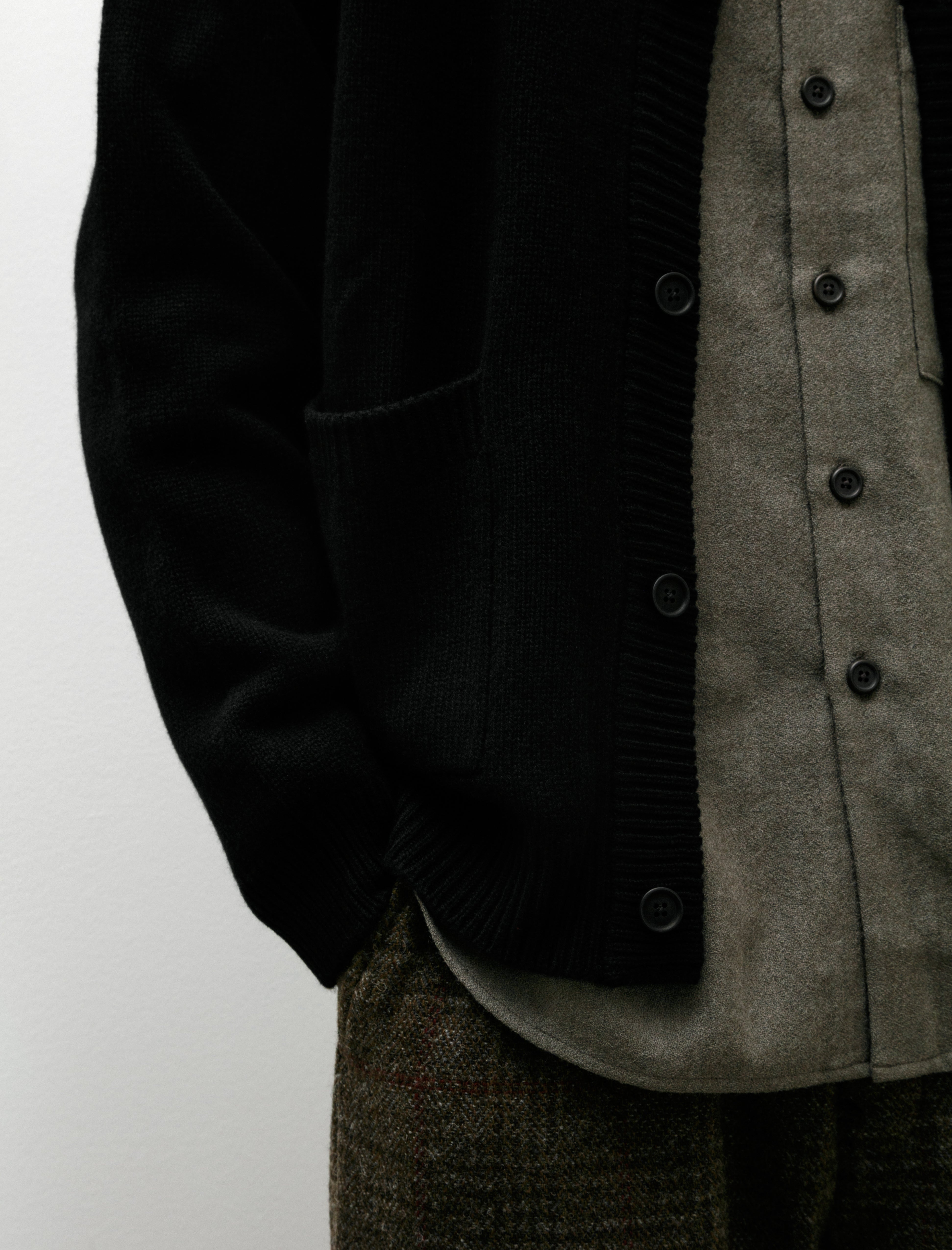 Evan Kinori Crewneck Cardigan Cashmere Lambswool Black