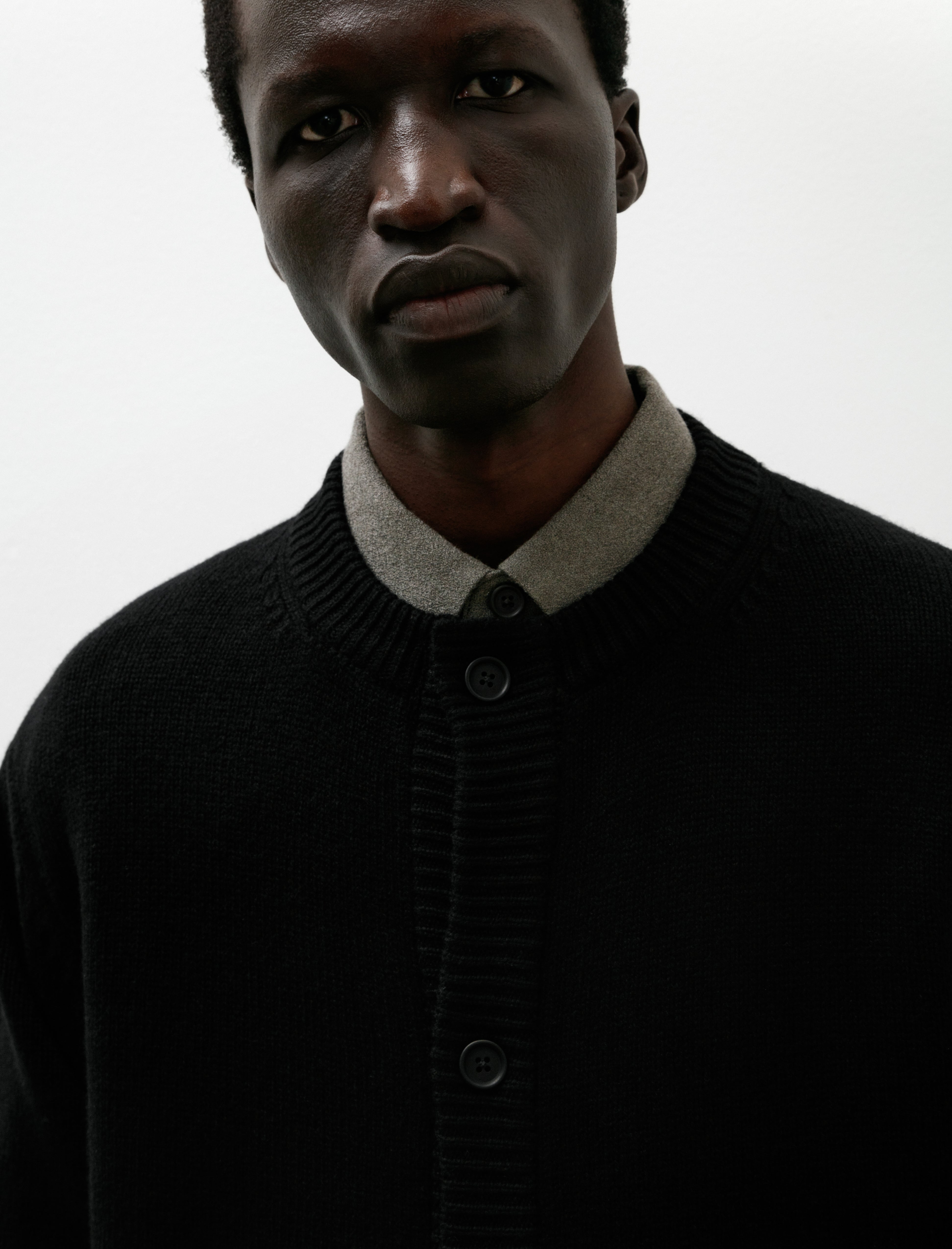 Evan Kinori Crewneck Cardigan Cashmere Lambswool Black