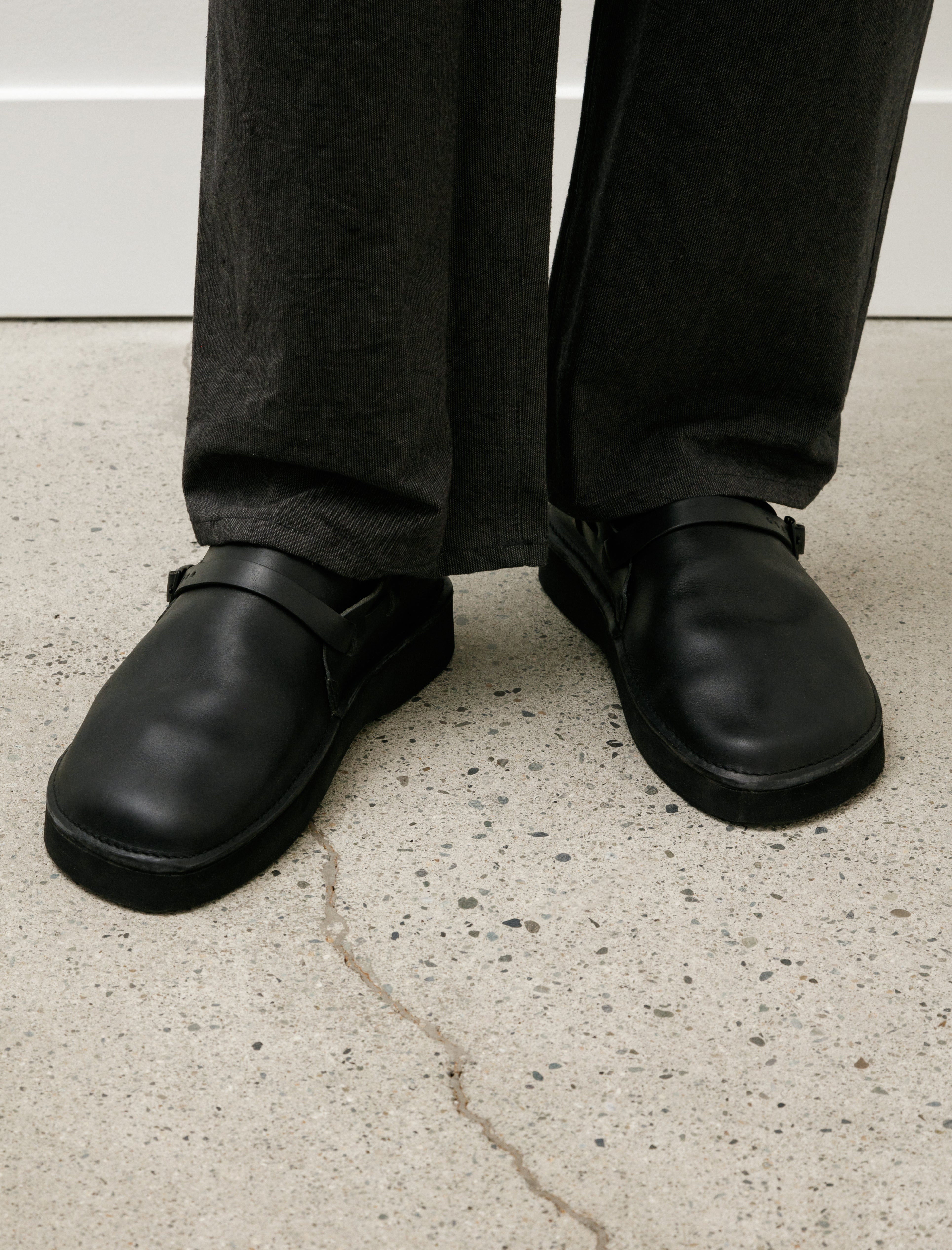 MAN-TLE R19 Aurora Low Black Horween