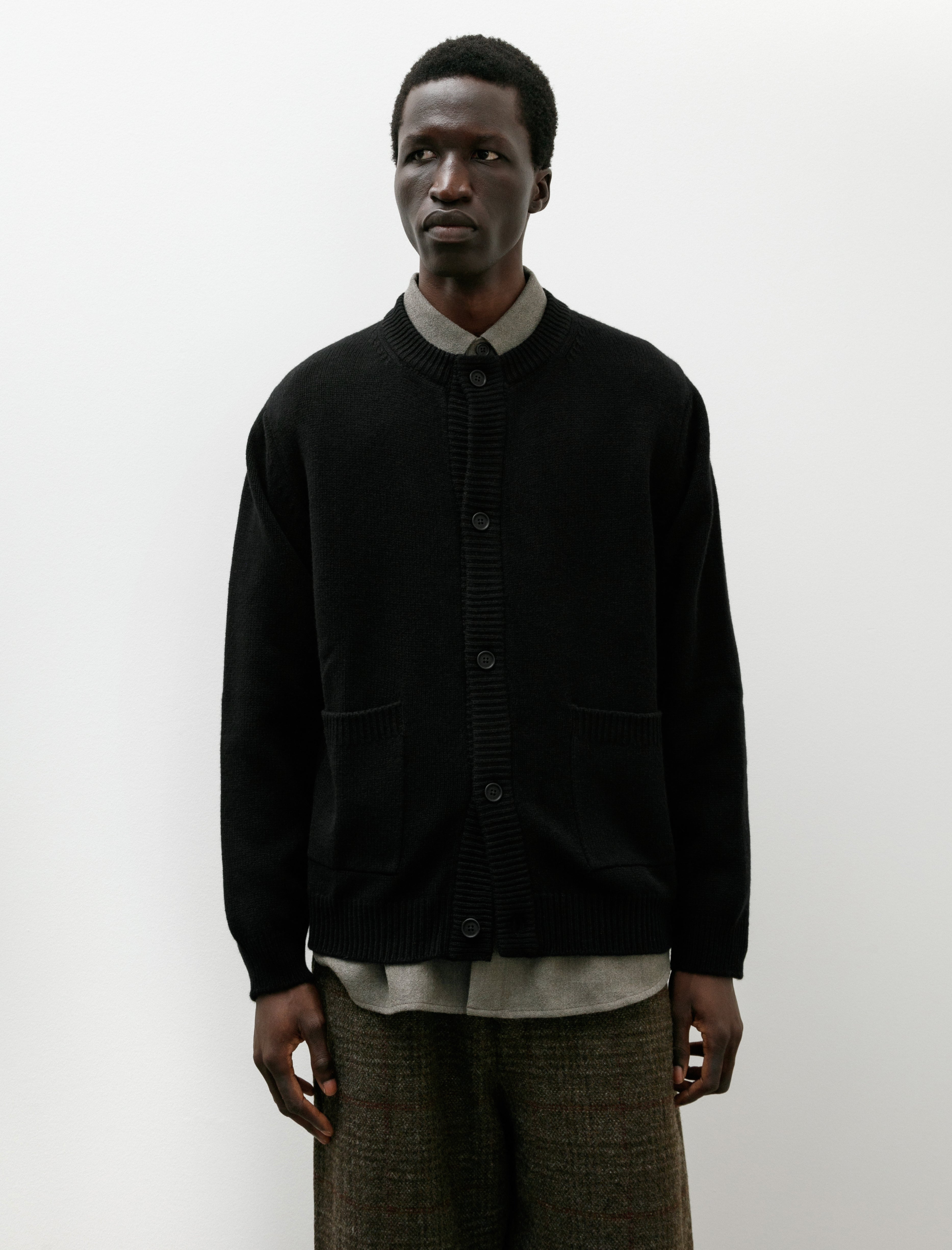 Evan Kinori Crewneck Cardigan Cashmere Lambswool Black