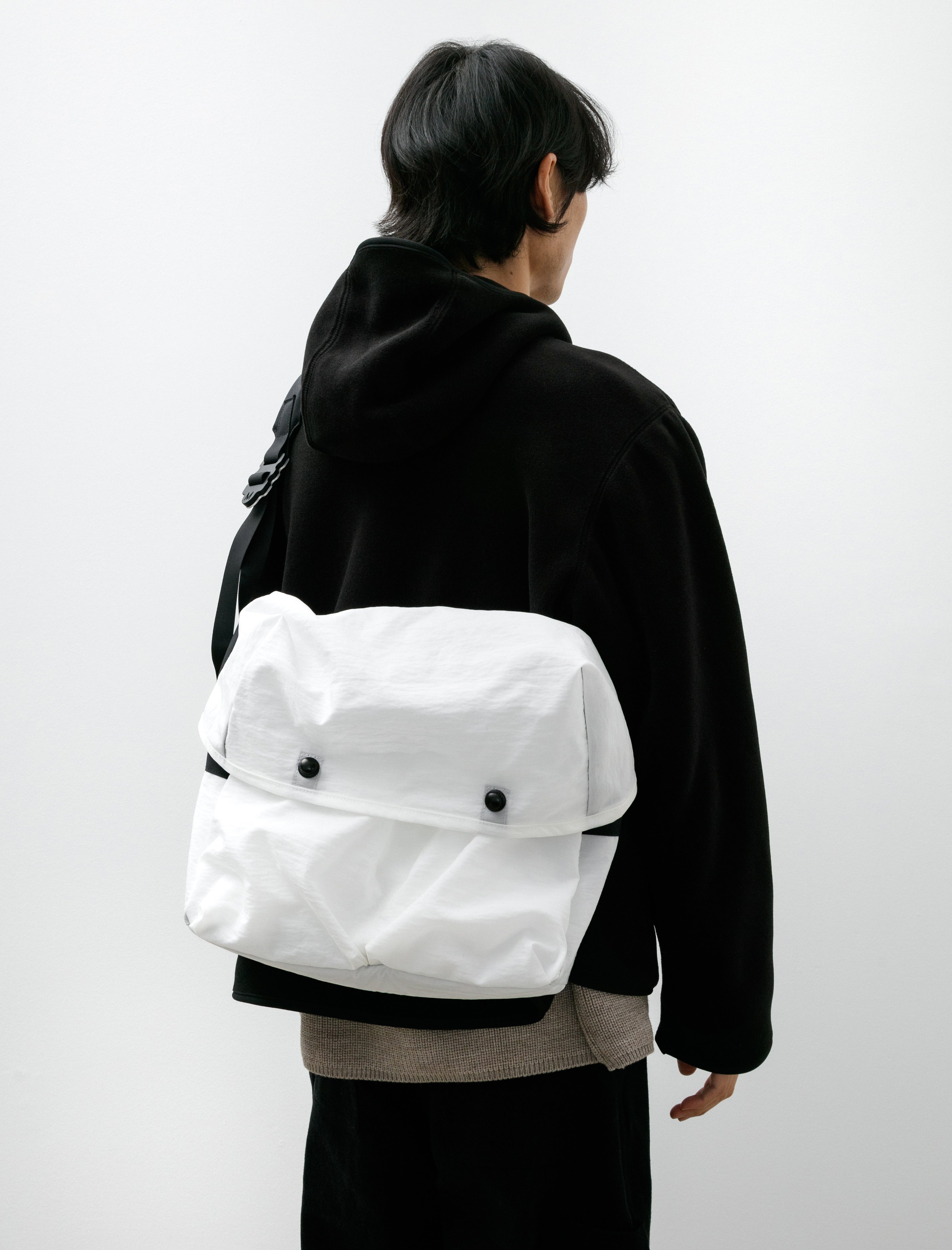 MAN-TLE R19 Gear-4 Mini Messenger White Nylon