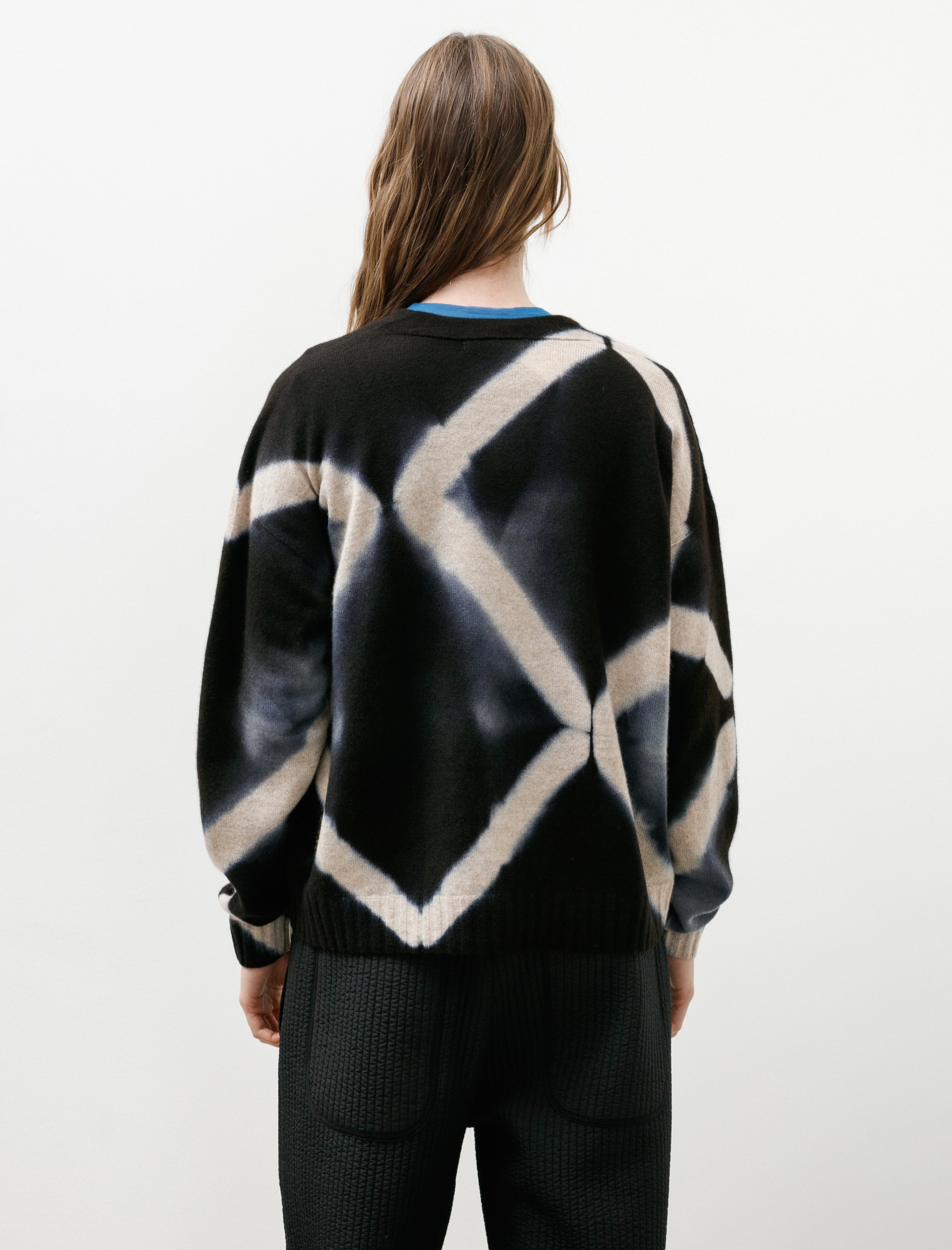 Suzusan Cashmere Seamless Short Cardigan Itajime Shibori X Black/Sand