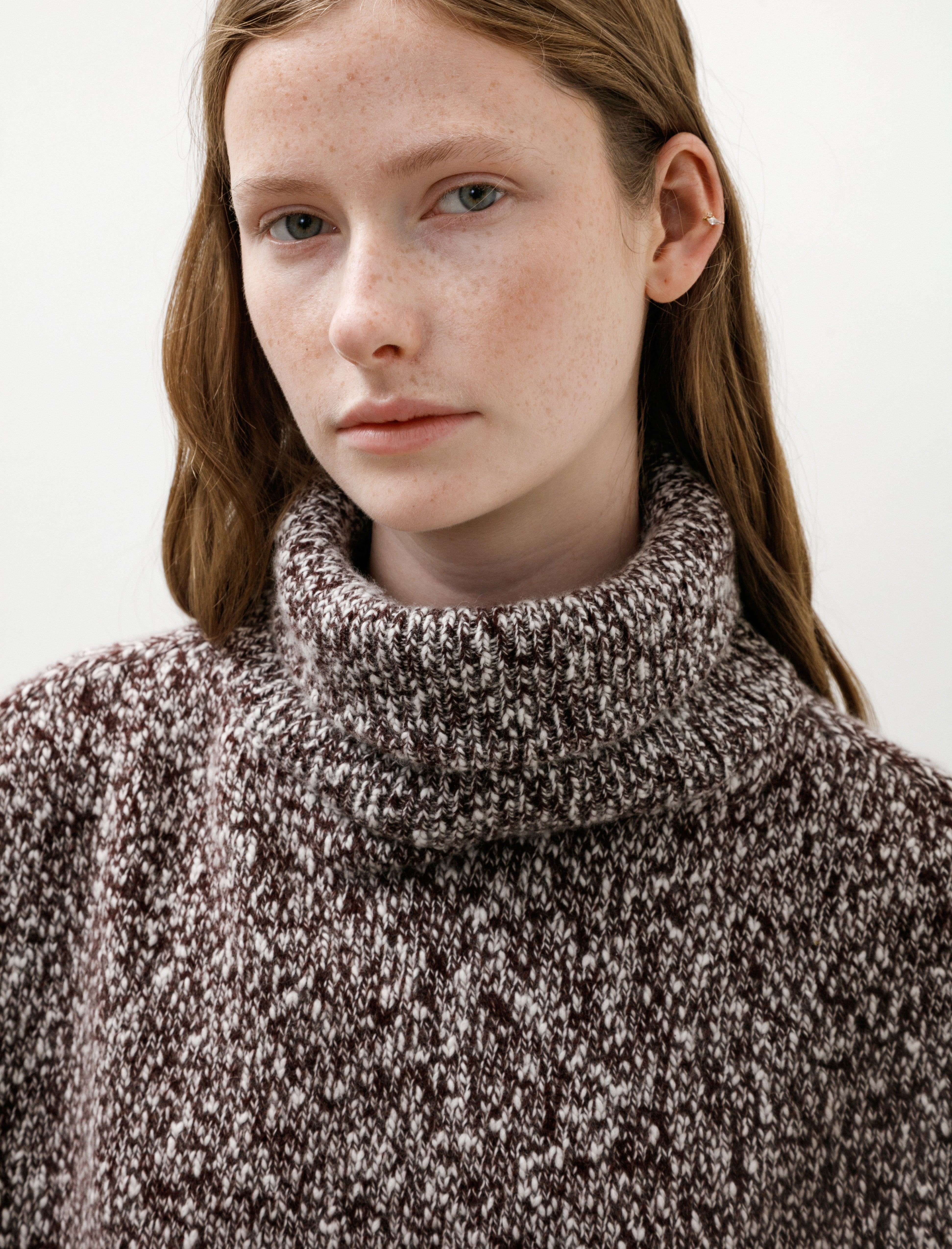 Dusan Iconic T-Neck Sweater Cashmere Burleigh
