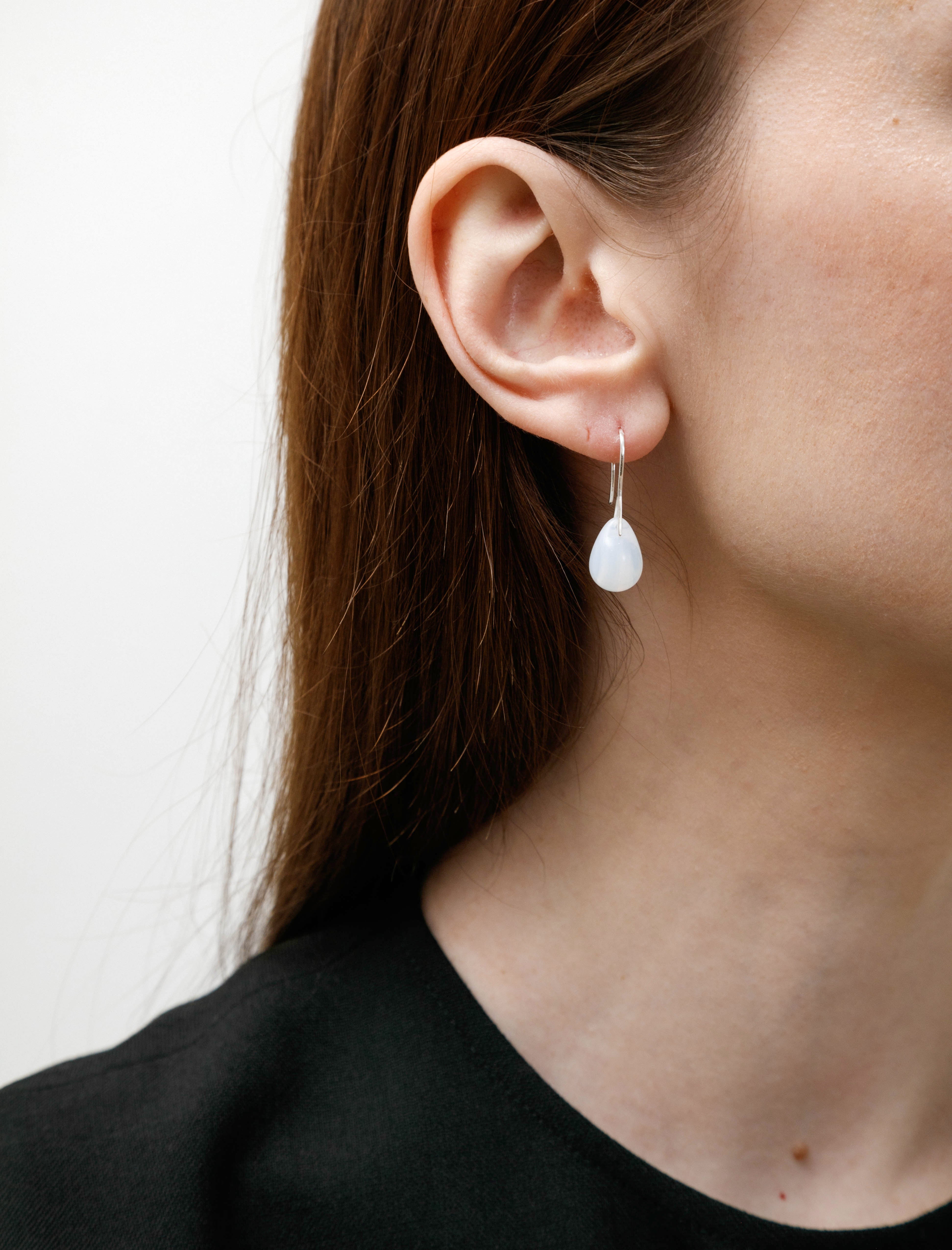 Sisi Joia Gota Mini Earrings Opaline White