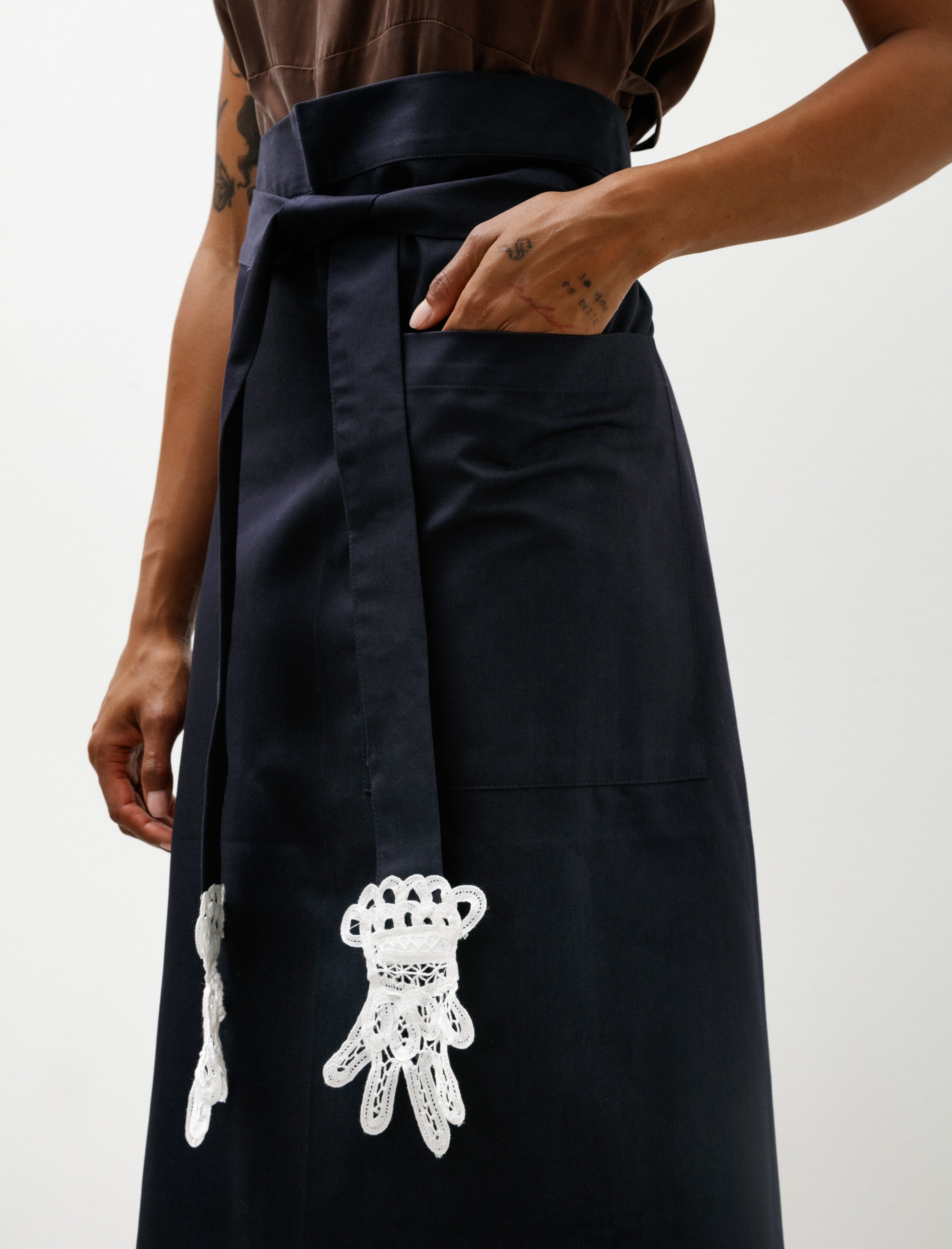Gohar World Apron with Lace Hands Appliqué Navy