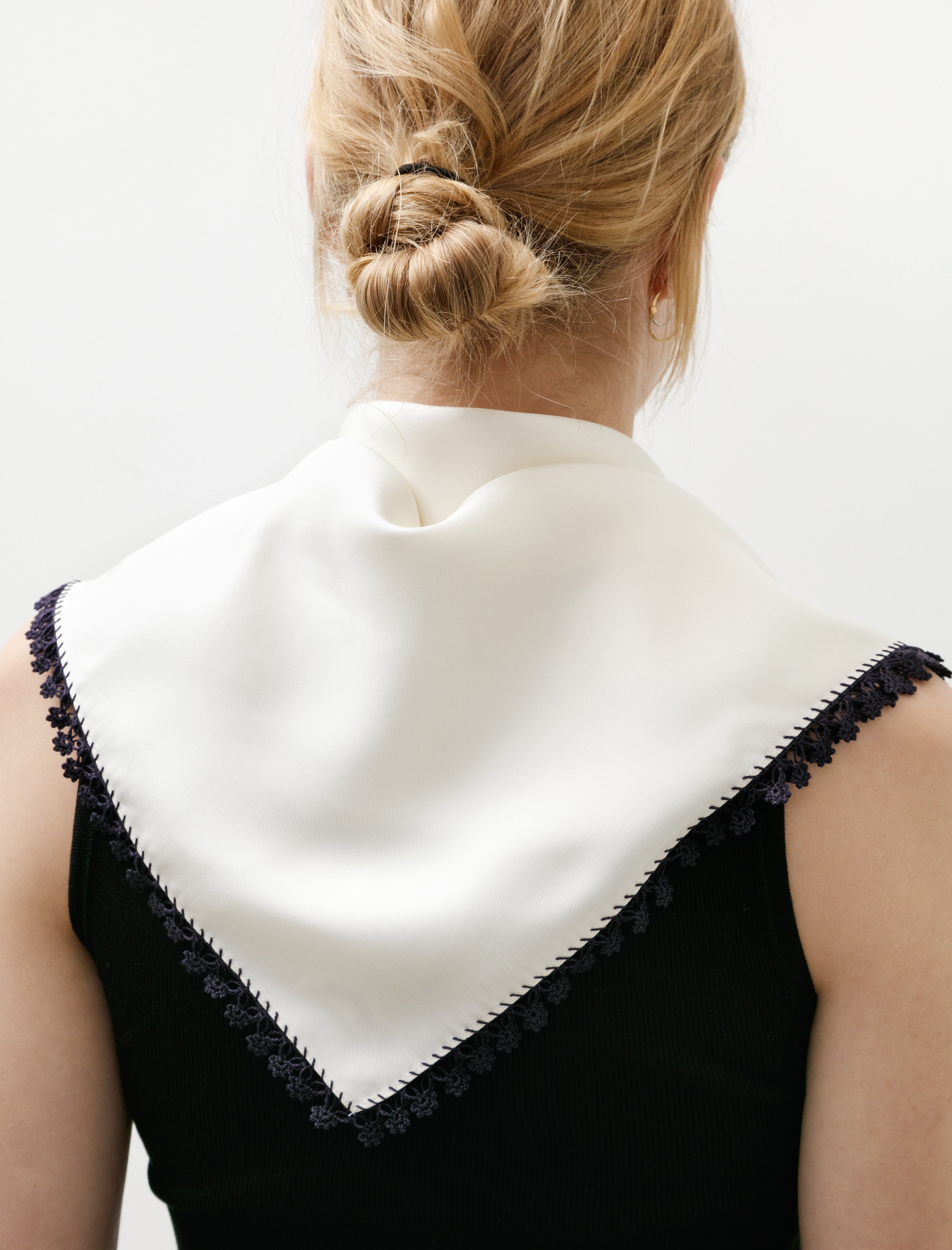 Sera Carré 60 with Oya Embroidery Off White/Navy