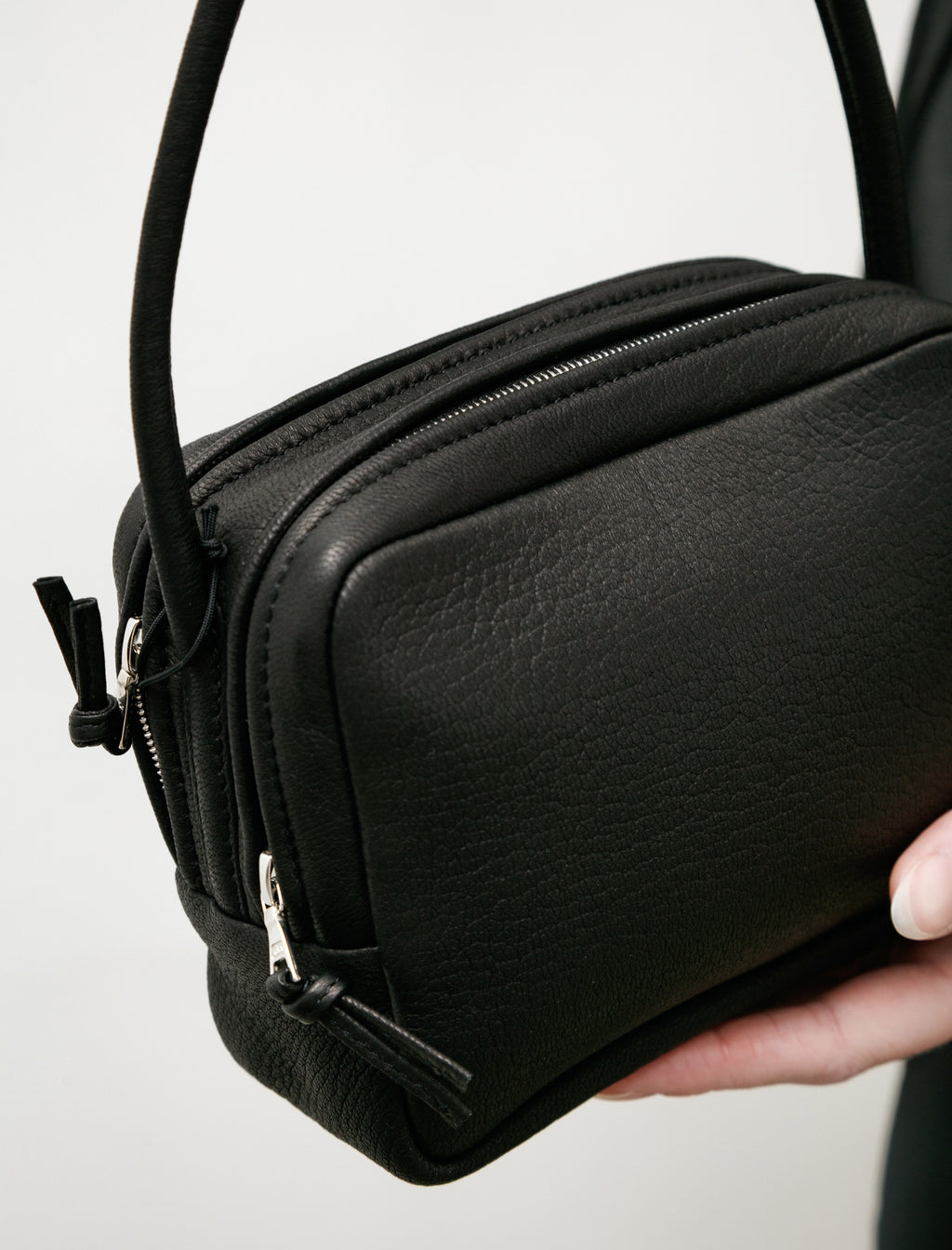 Aeta Square Shoulder Black – Neighbour