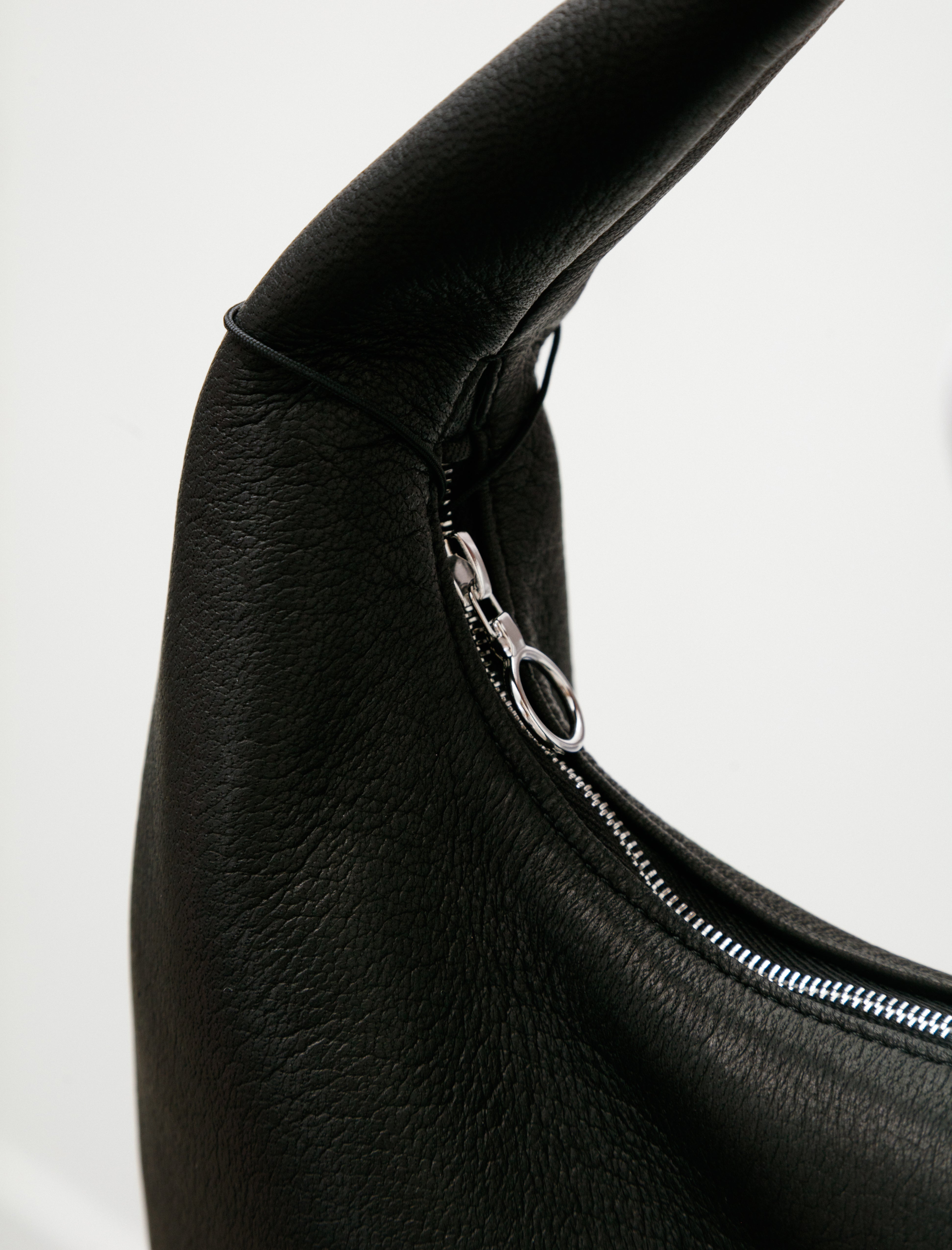 Aeta Round One Shoulder Bag Black