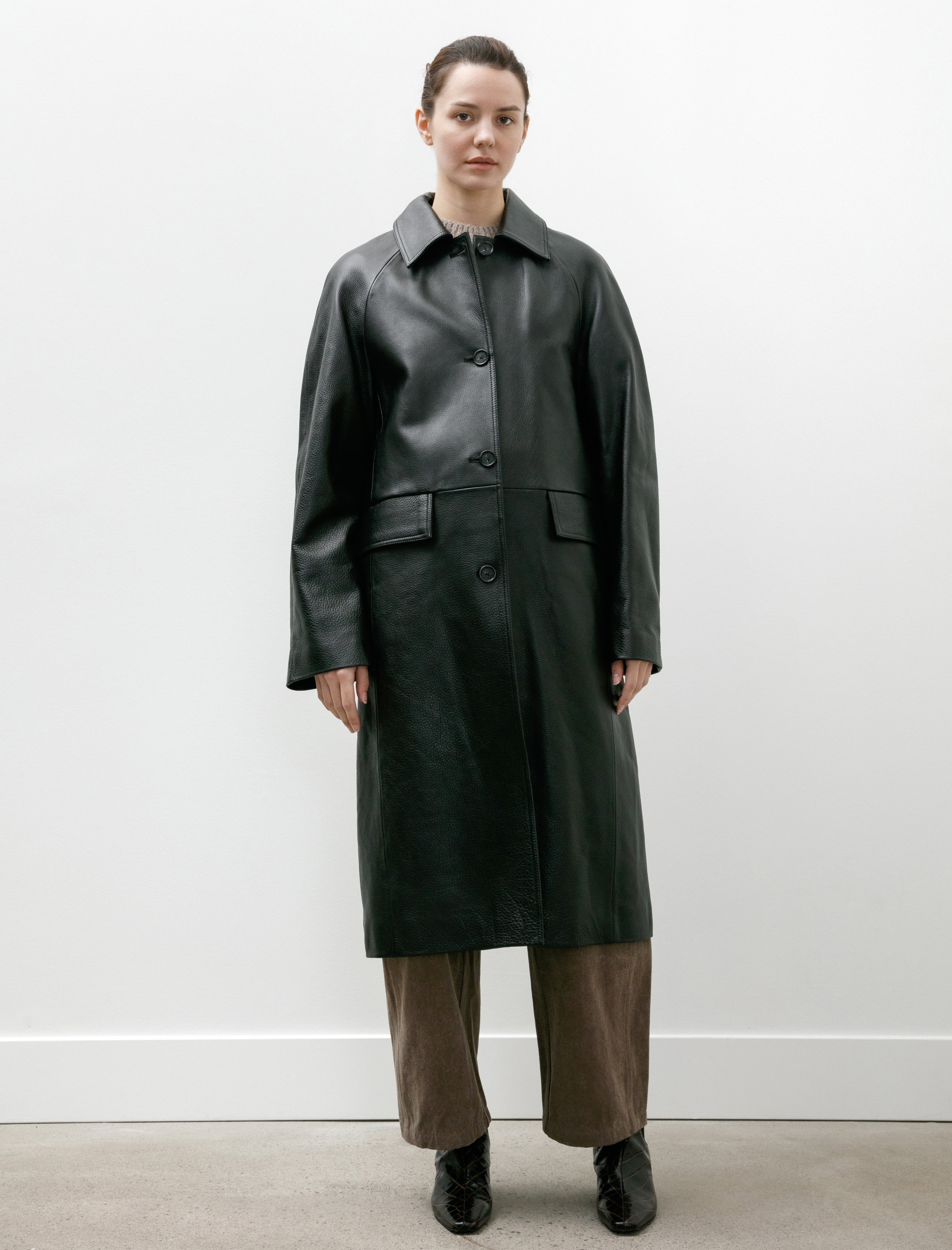 Totême Raglan Leather Coat Black