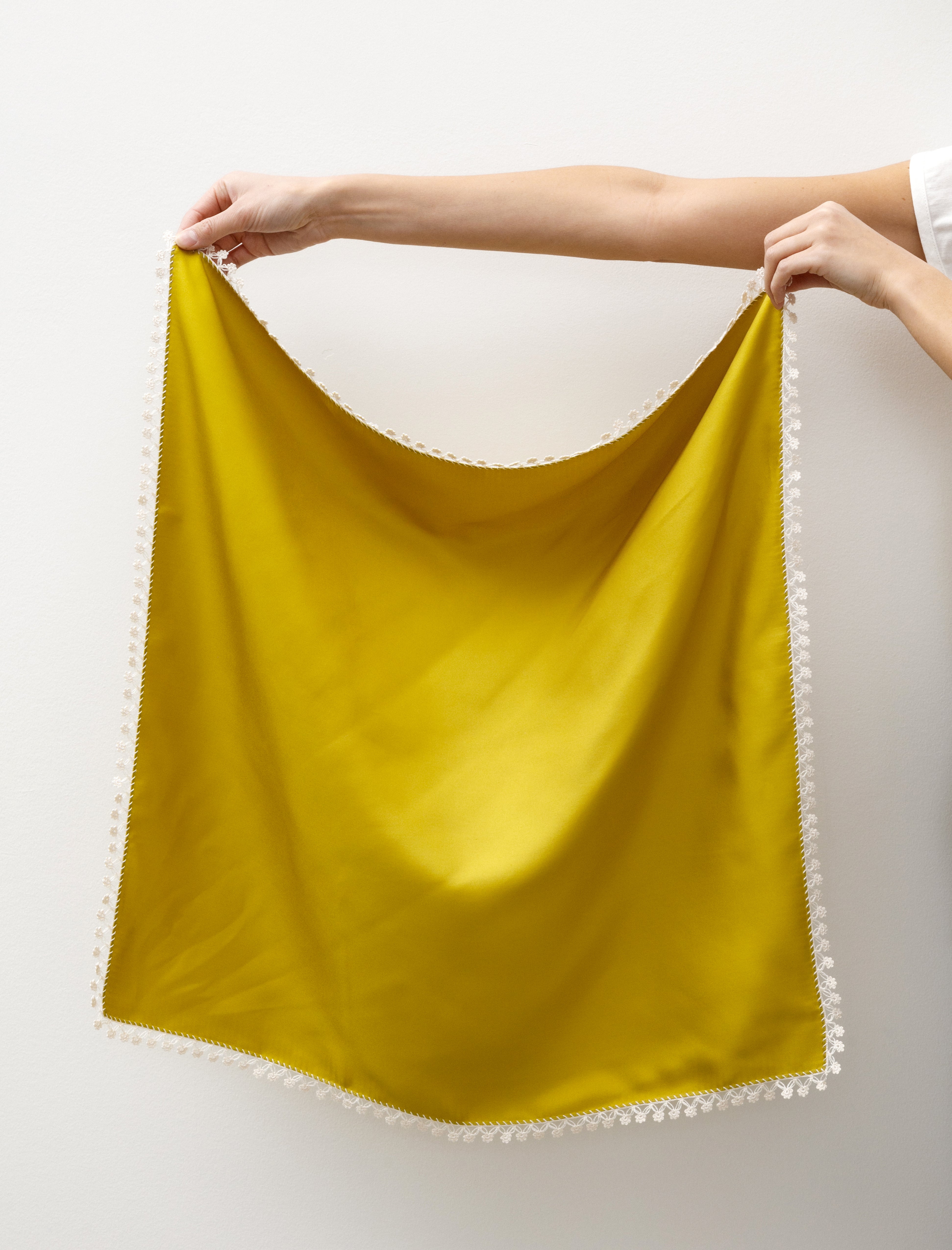 Sera Silk Carré Scarf Oya Embroidery Pistachio/Beige