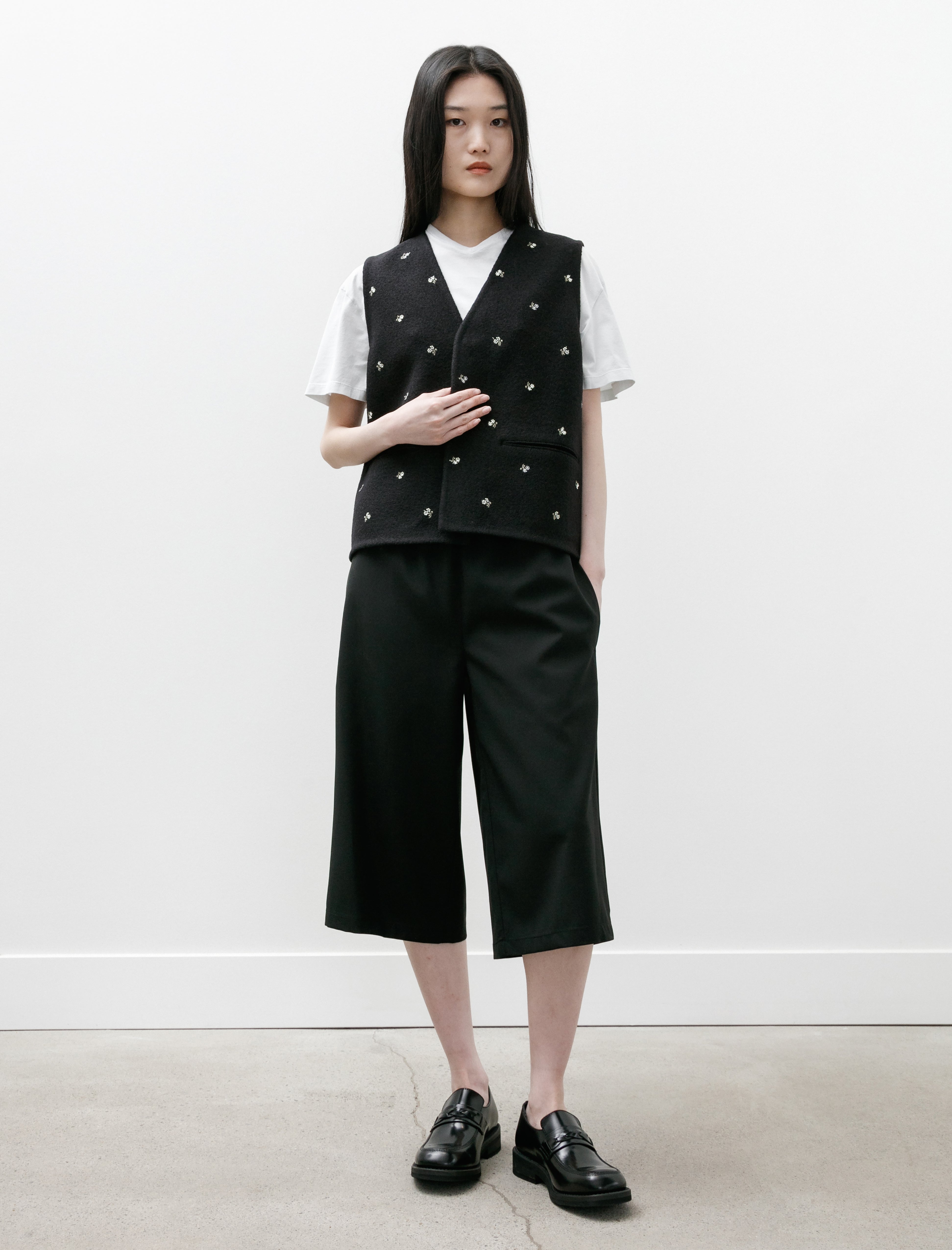 Rier Walker Gilet Black Flowers Felted