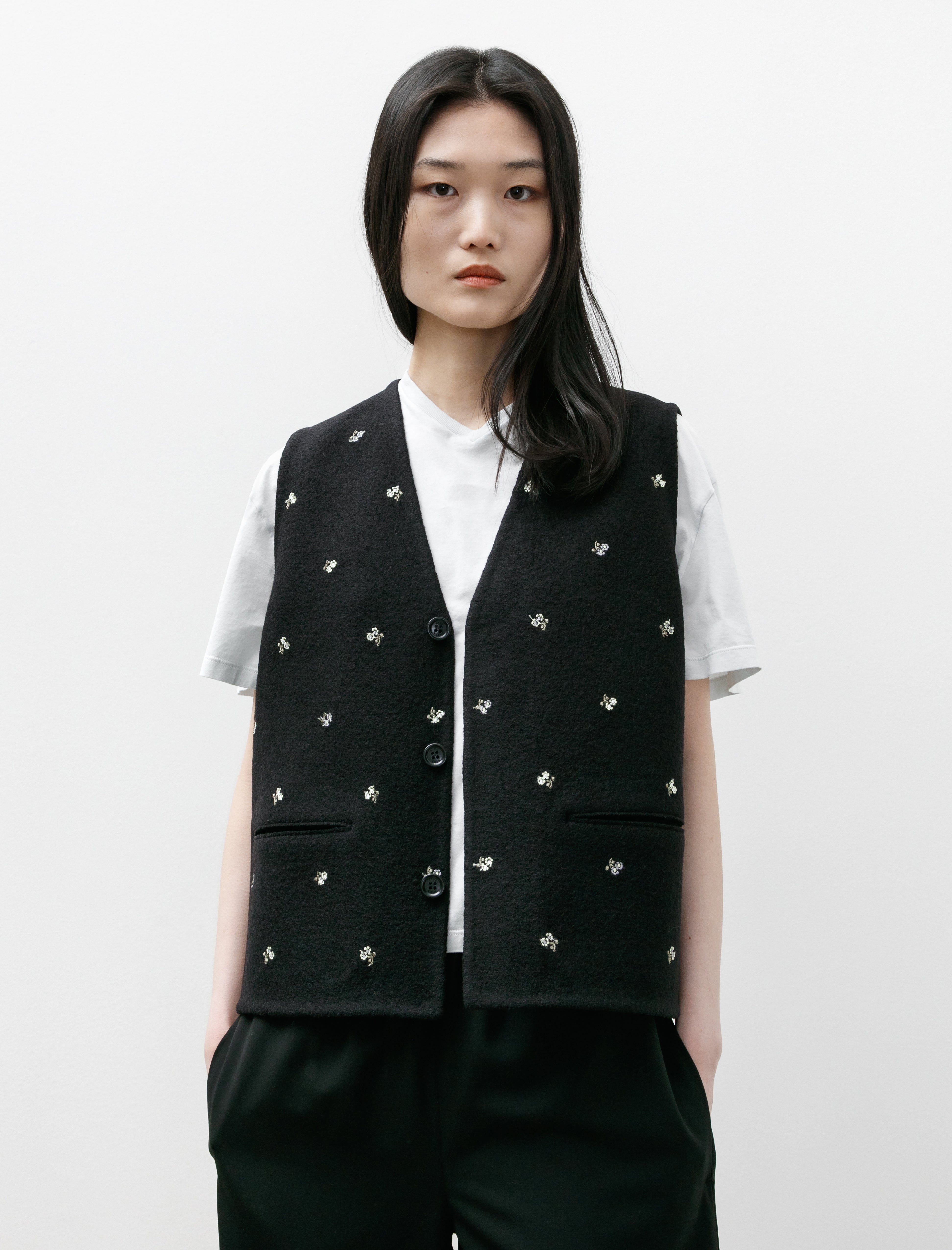 Rier Walker Gilet Black Flowers Felted