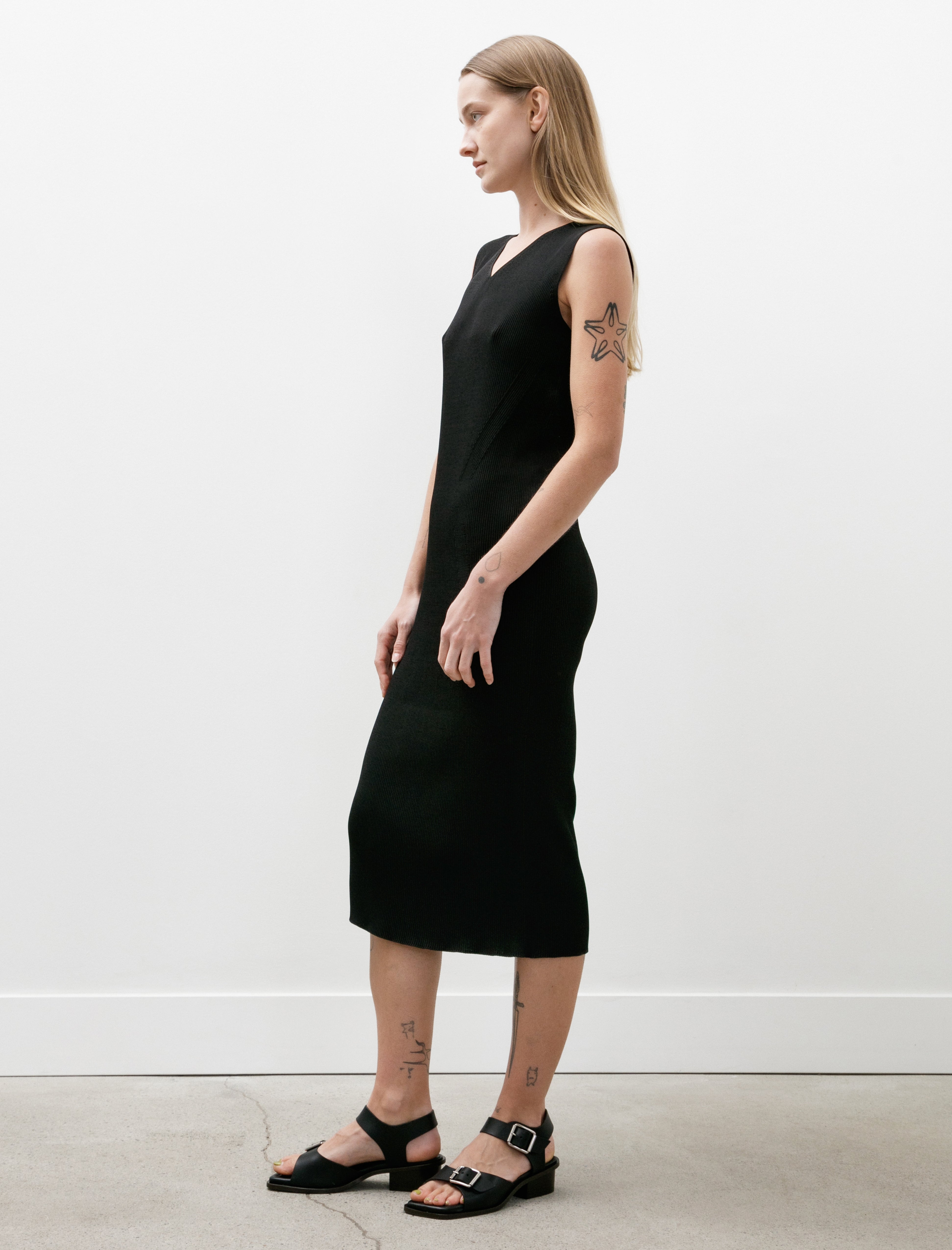 CFCL Portrait Sleeveless V-Neck Dress Black