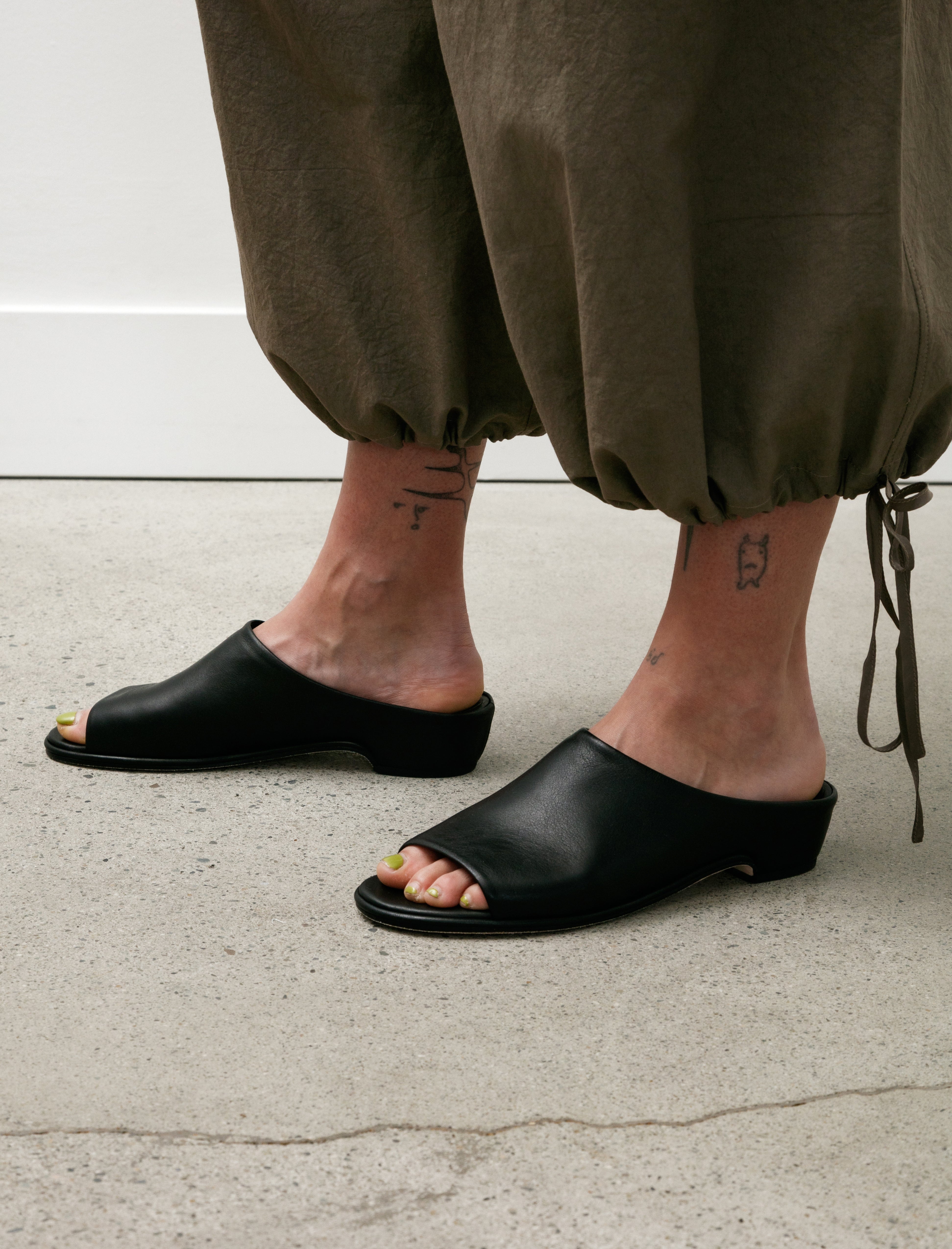 Lauren Manoogian Vault Slide Black