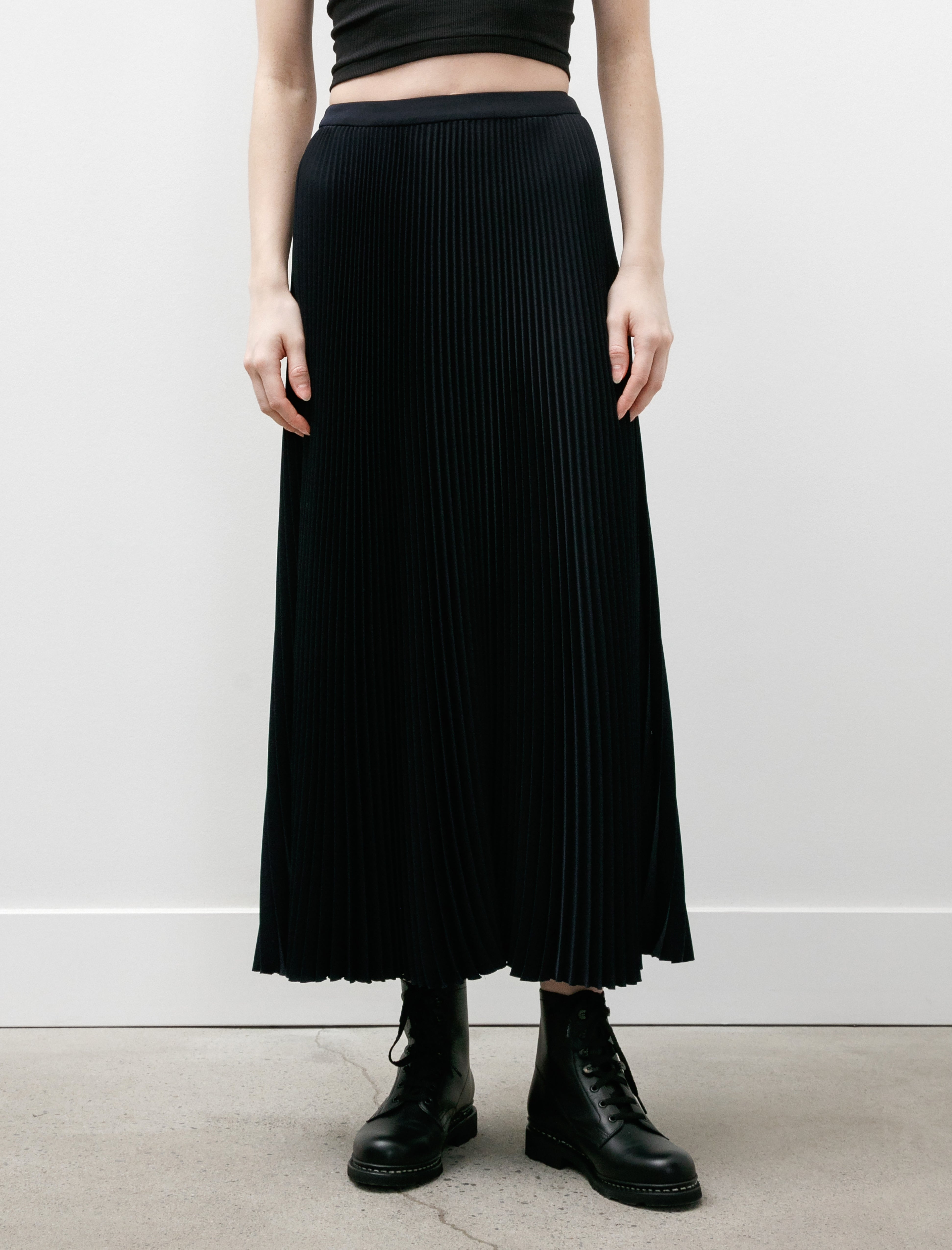 Graphpaper Satin Pleats Skirt Navy