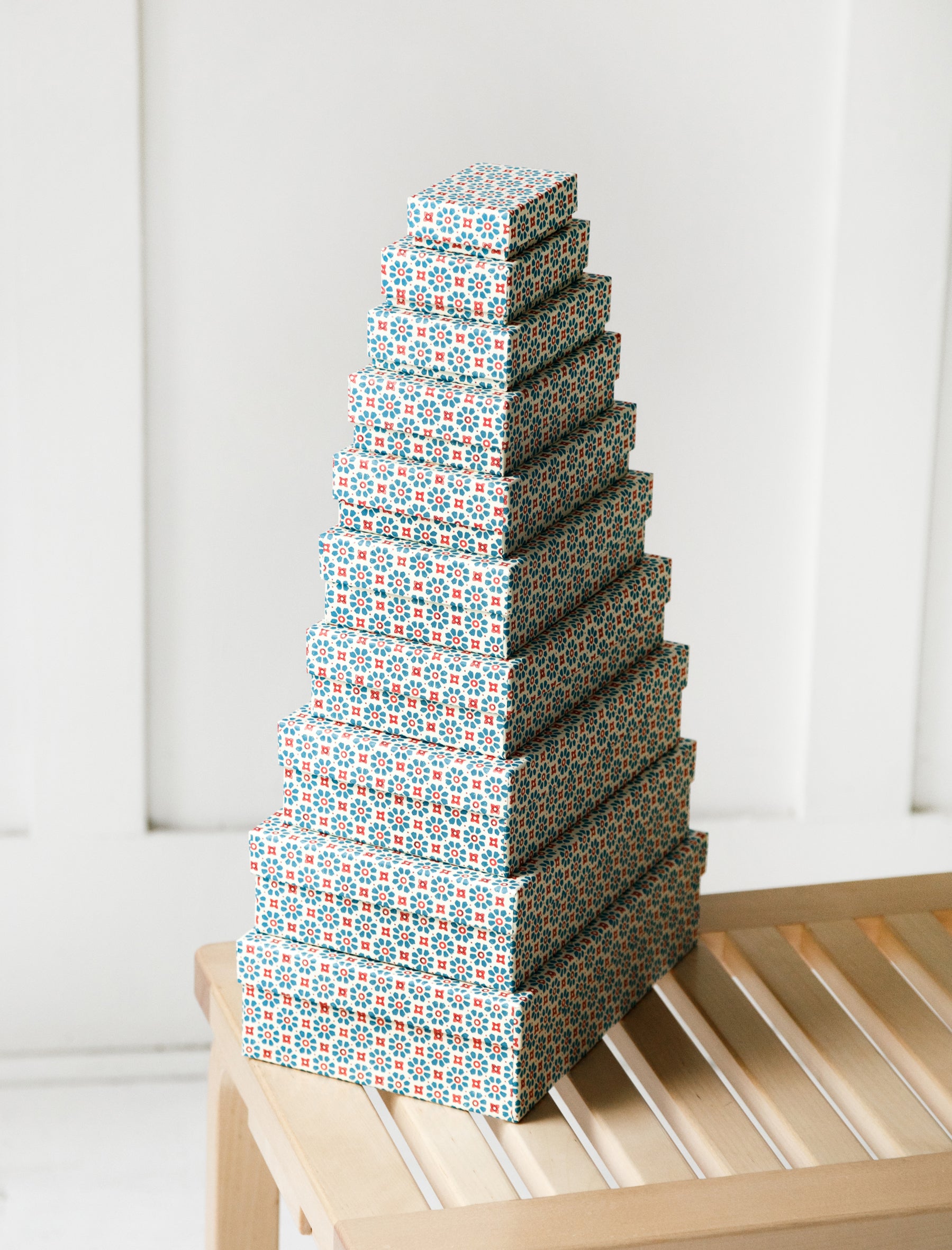 Carta Pura Set of Boxes Carta Varese Red/Blue Flowers