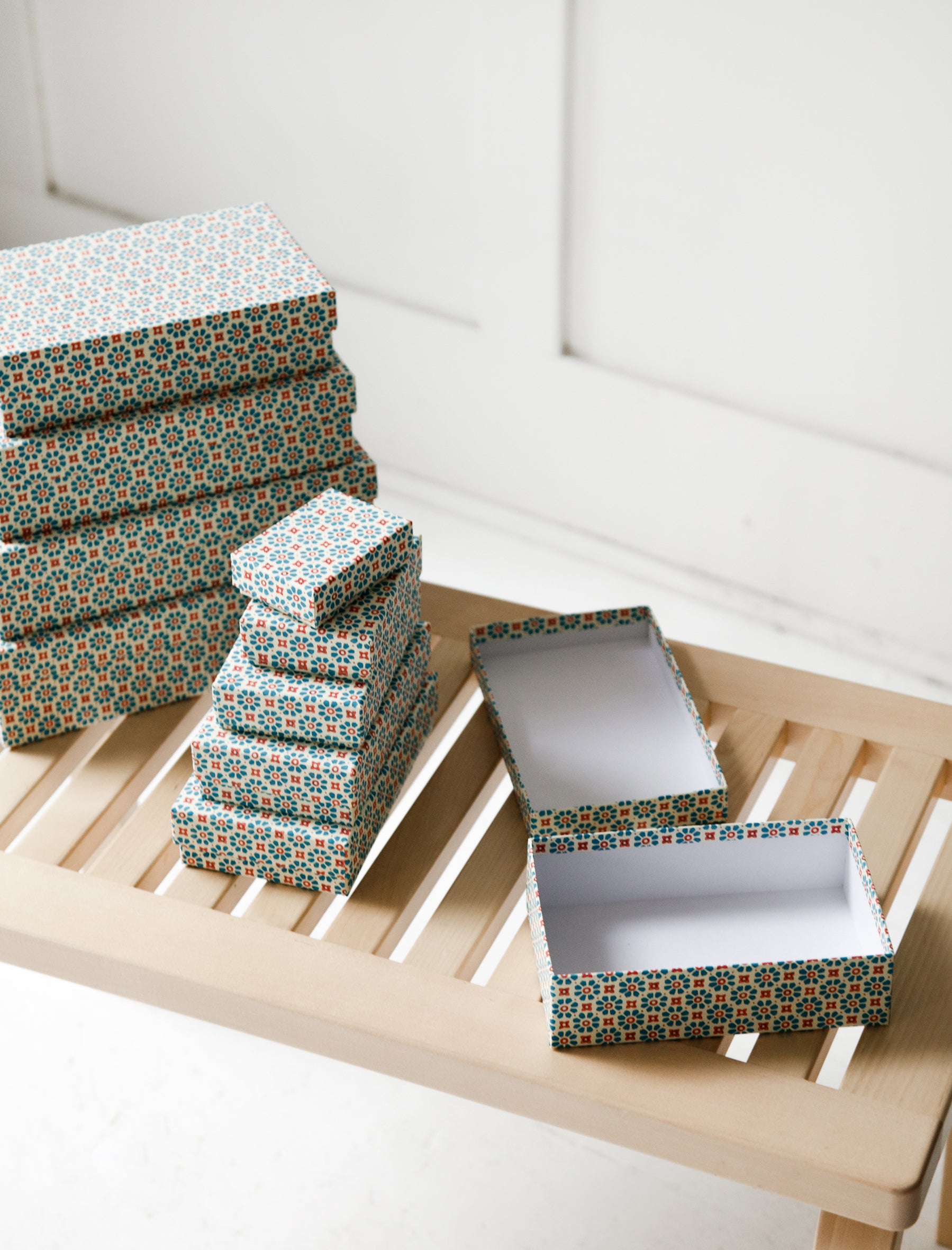 Carta Pura Set of Boxes Carta Varese Red/Blue Flowers