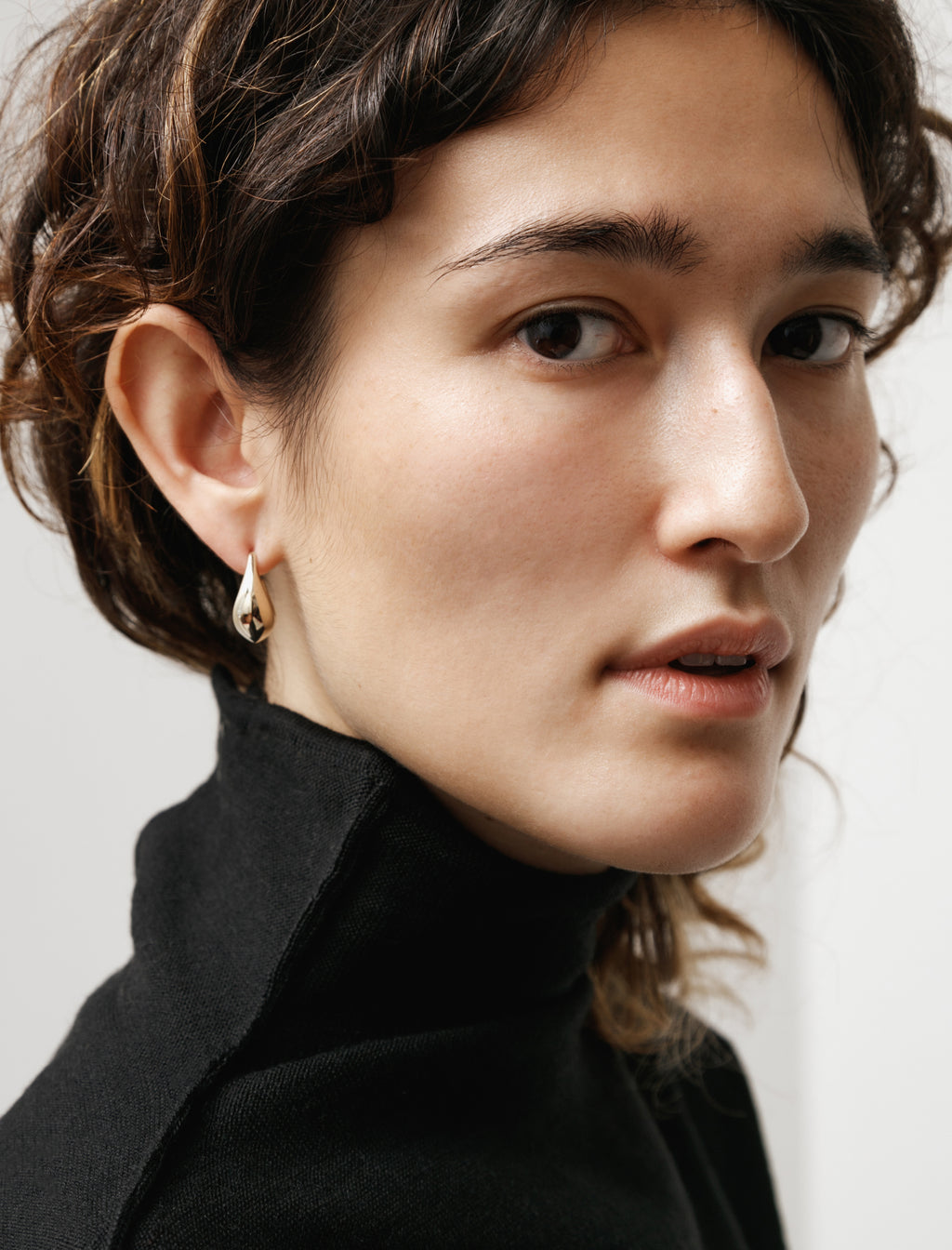 LEMAIRE Curved Mini-Drop ビアス LEMAIRE Curved Mini-Drop ビアス