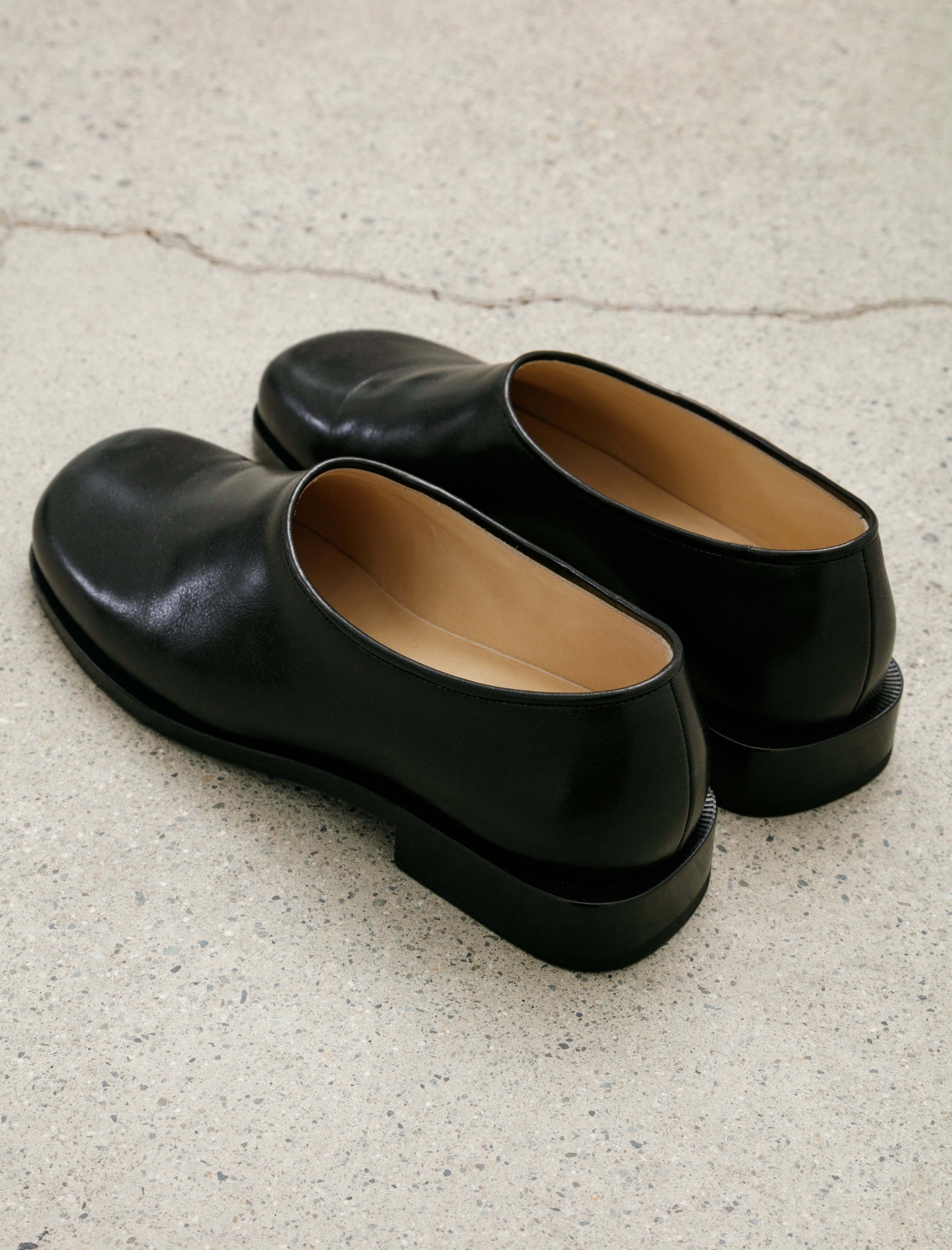 Lemaire Anatomic Slip on Black