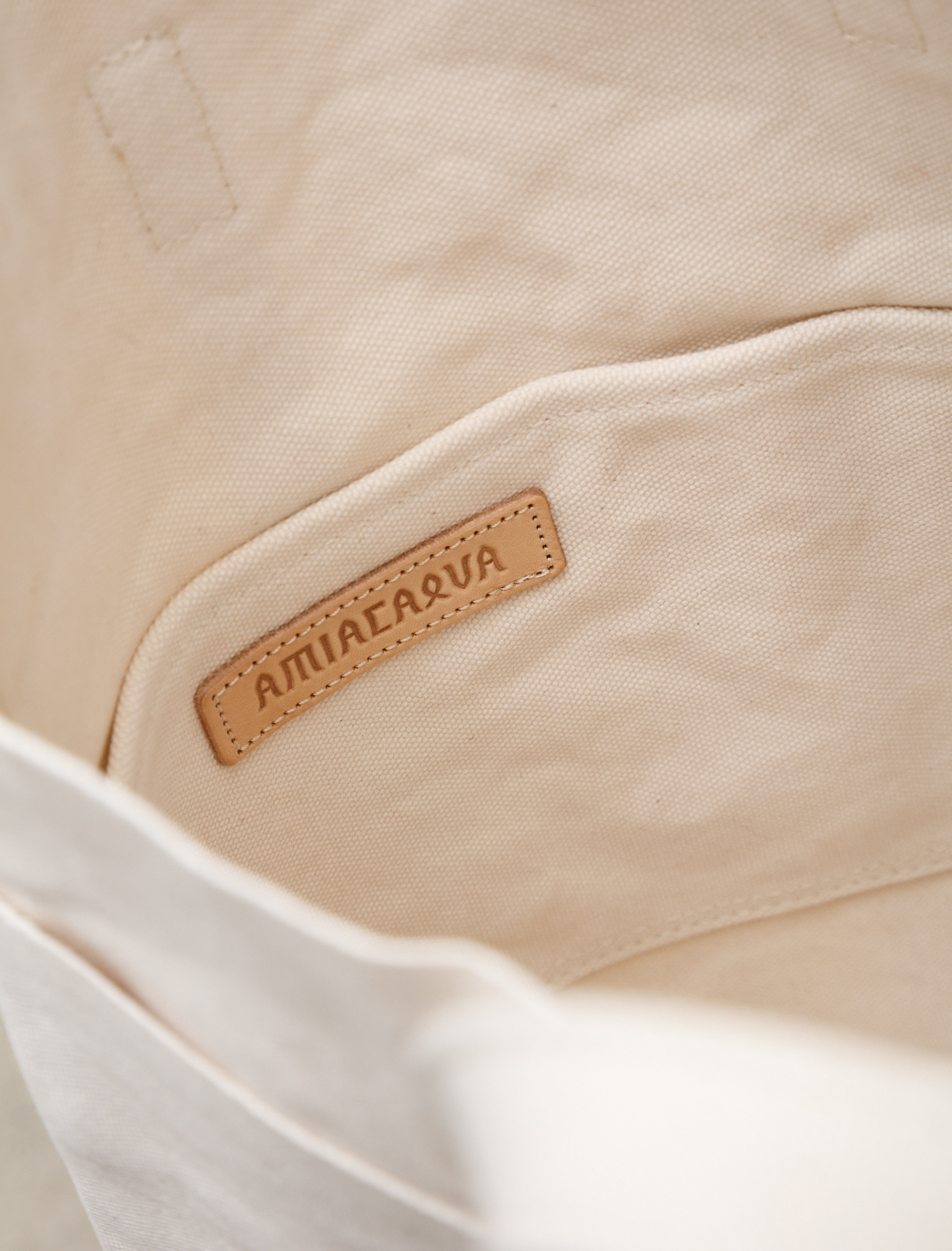 Amiacalva Washed Canvas 6 Pockets Tote TS White