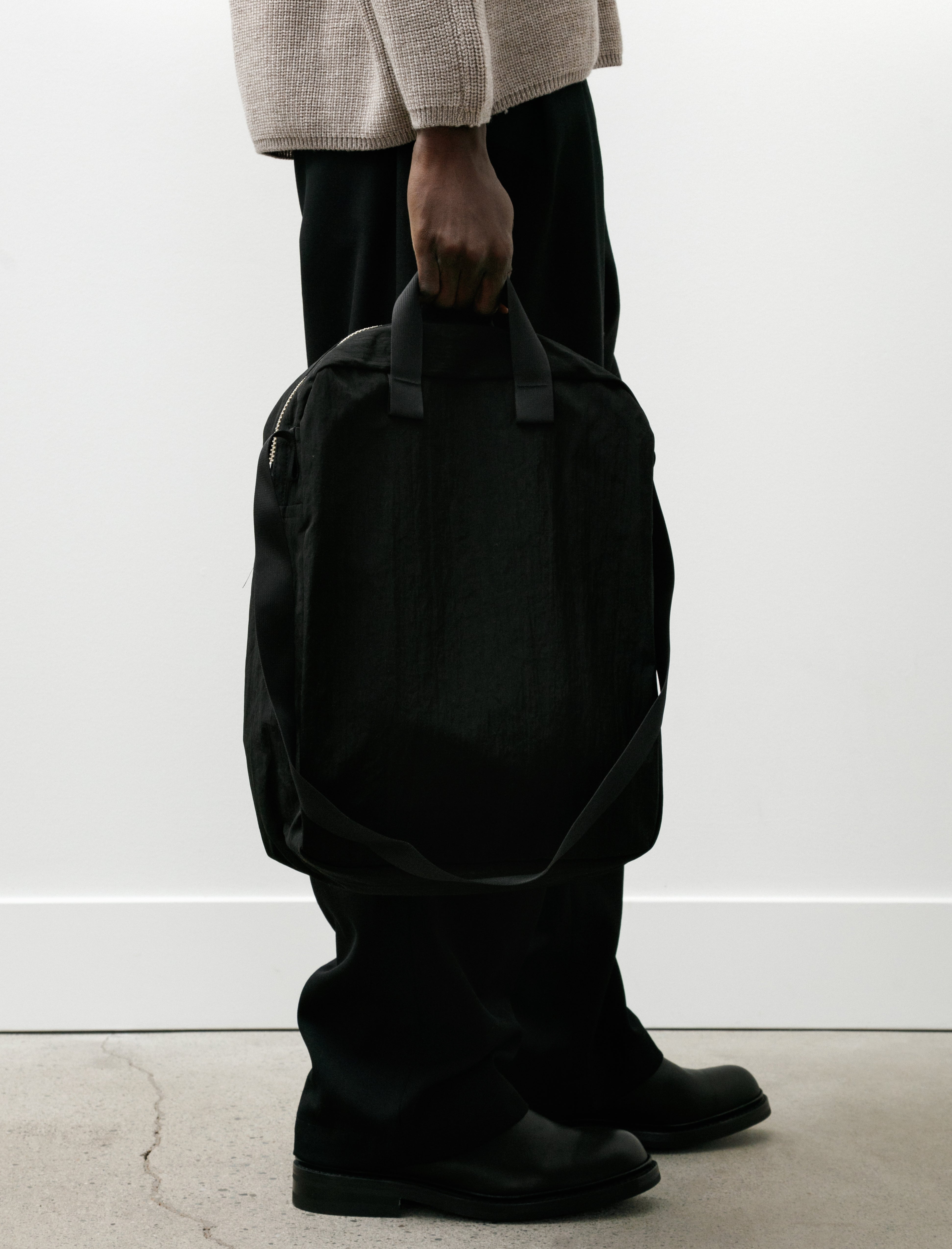MAN-TLE R0 Bag 0 Zip Tote Black Nylon