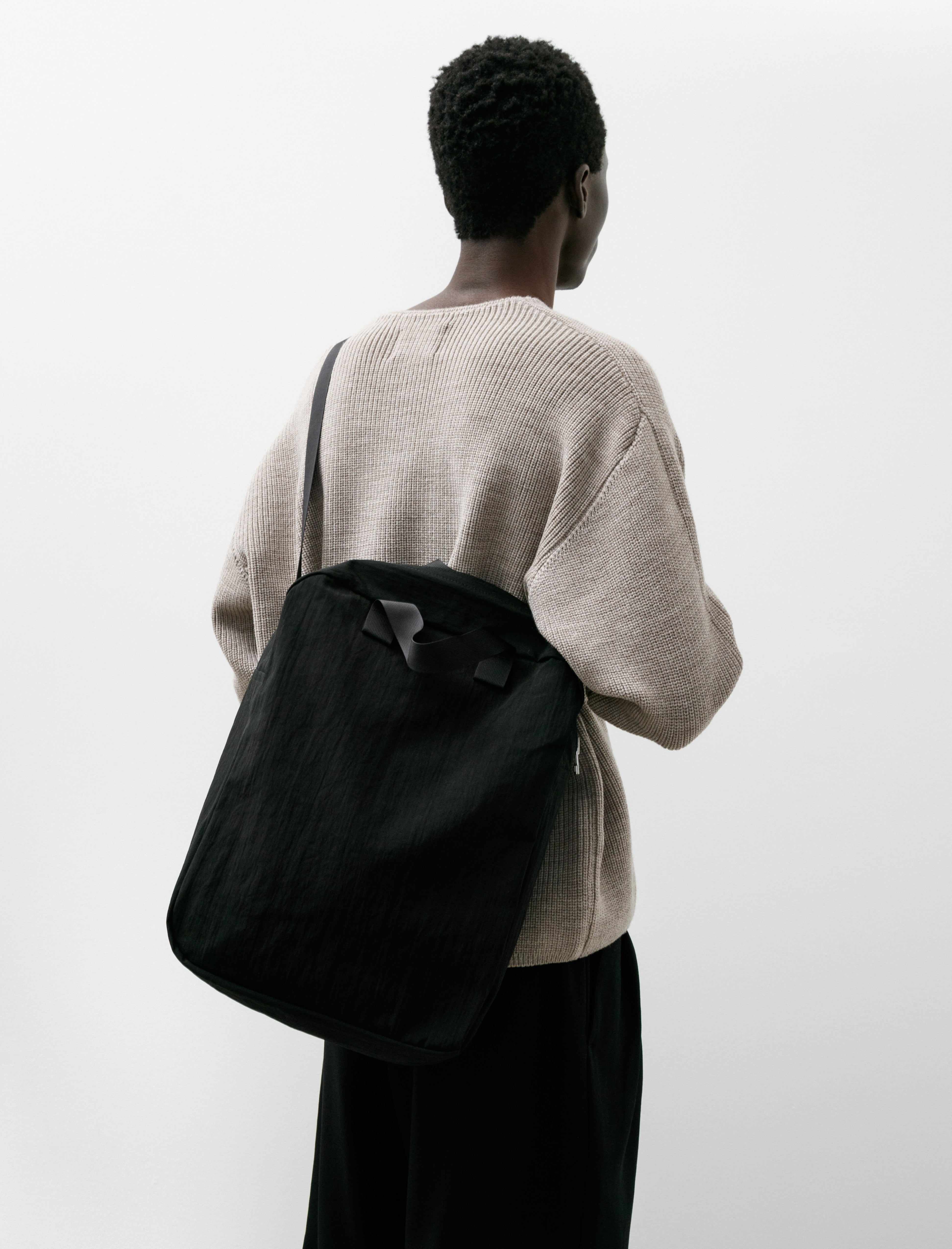 MAN-TLE R0 Bag 0 Zip Tote Black Nylon